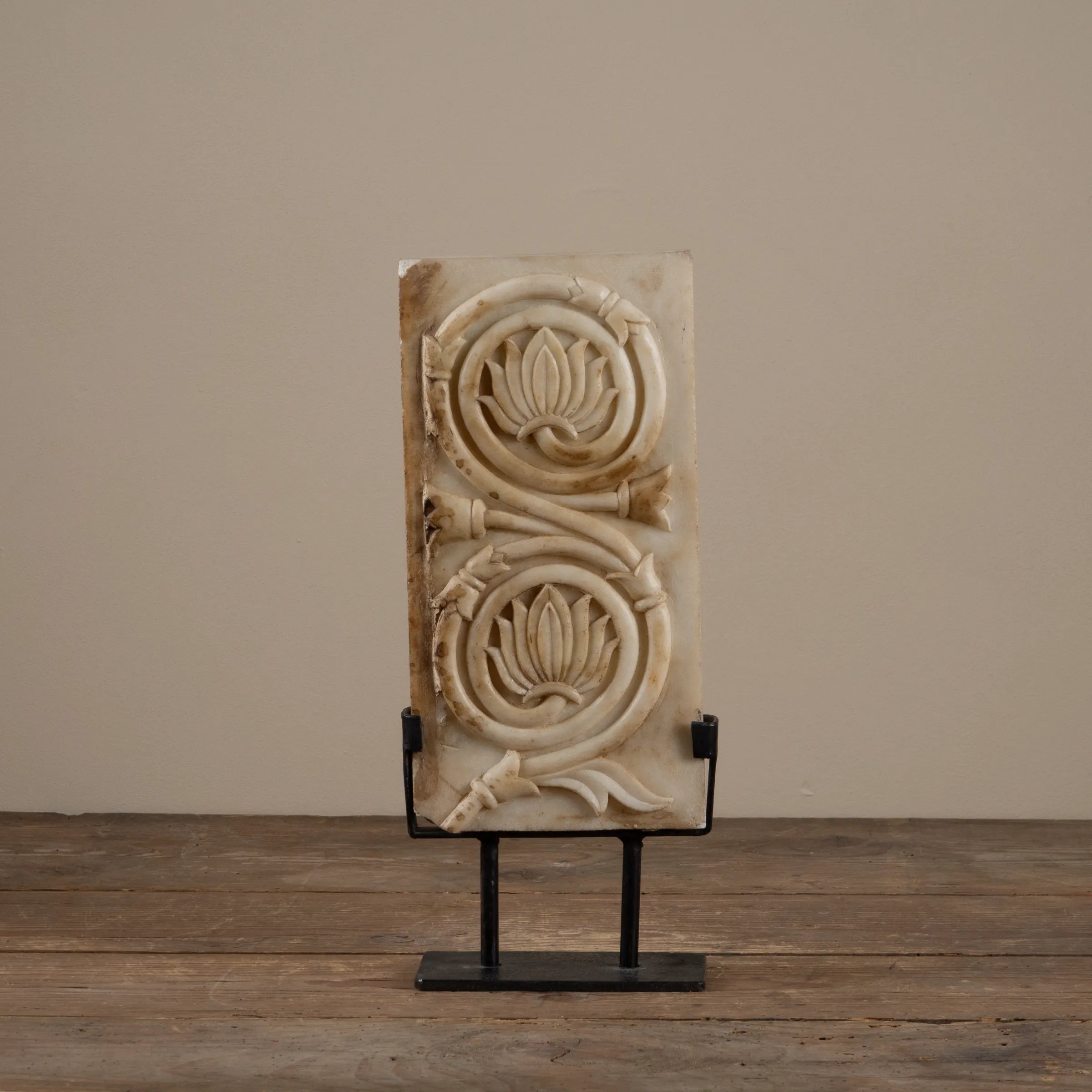 Dehtora - Panneau sculpté en marbre n°2