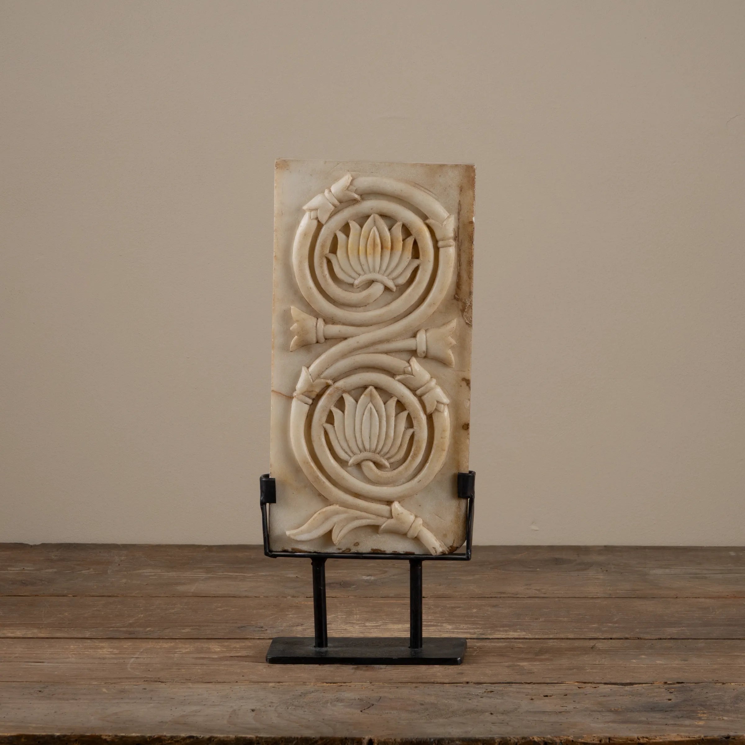 Dehtora - Panneau sculpté en marbre n°2