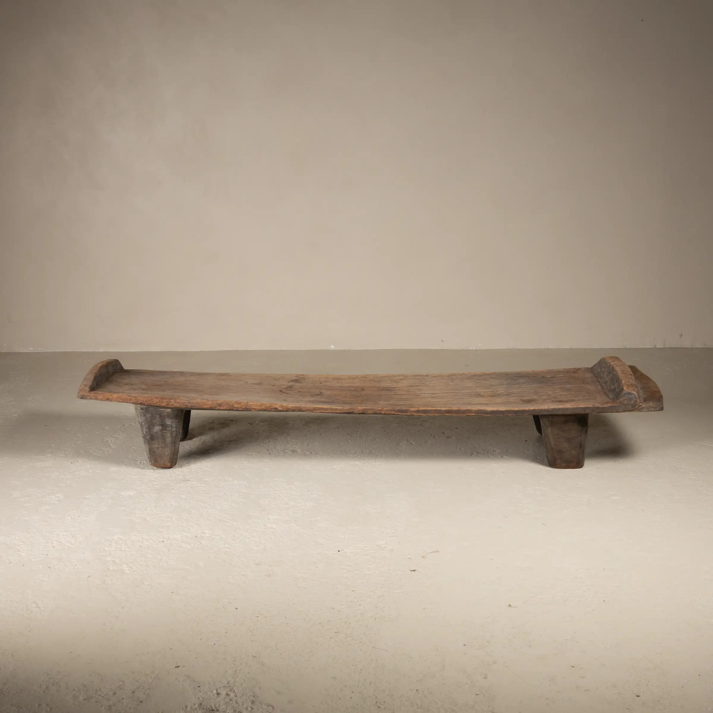 Angami - Authentique table Naga ancienne n°1