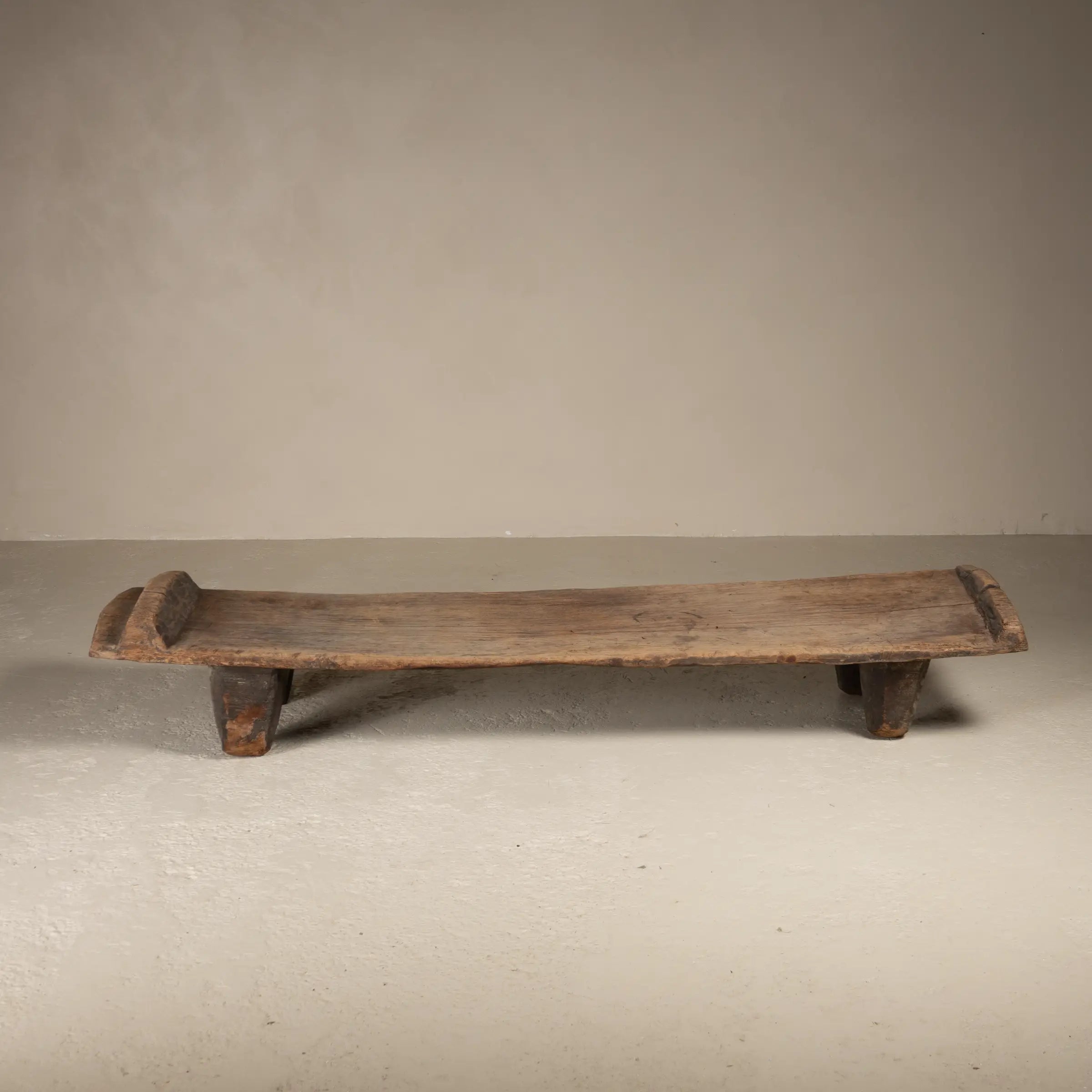 Angami - Authentique table Naga ancienne n°1