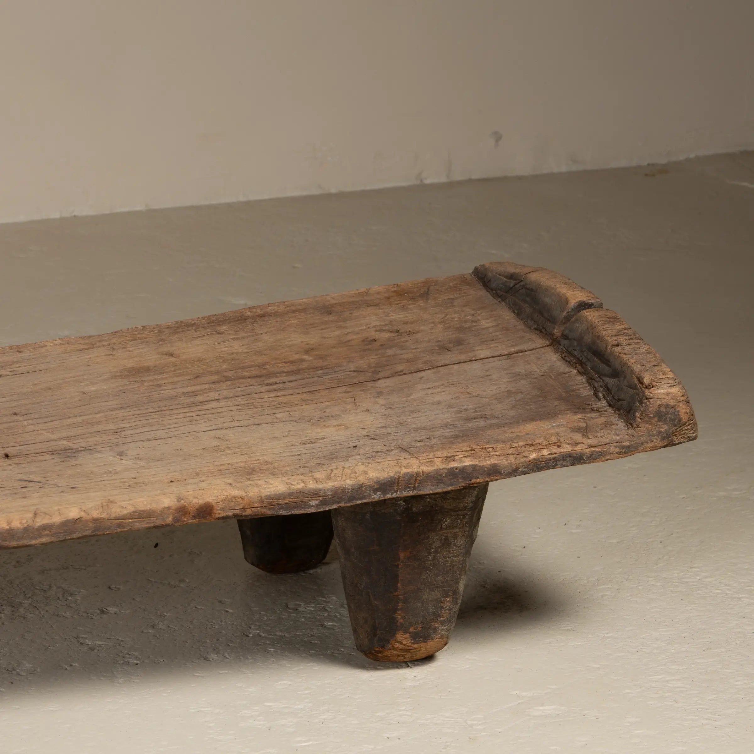 Angami - Authentique table Naga ancienne n°1