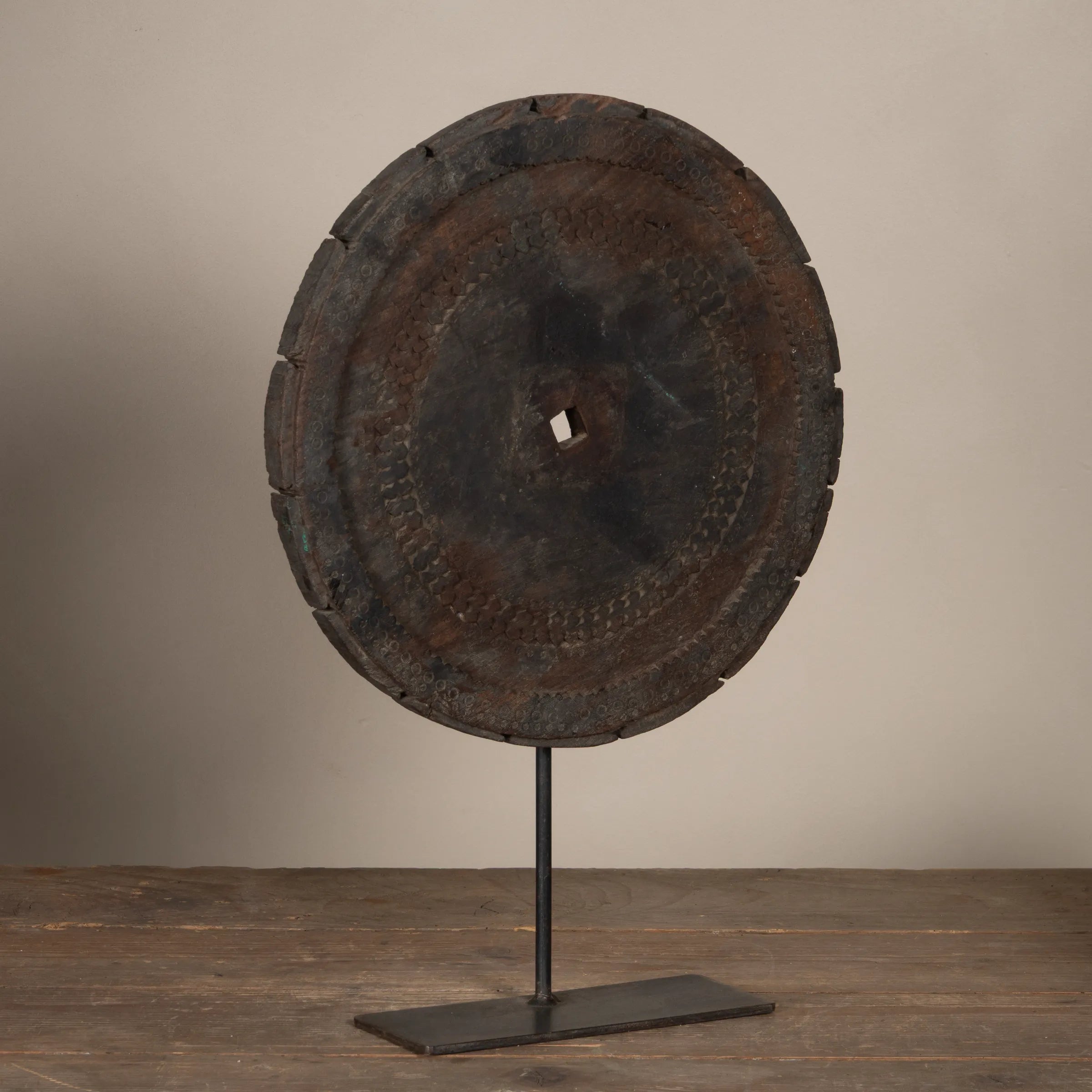 Mandal - Roue en bois indienne sur pied n°2