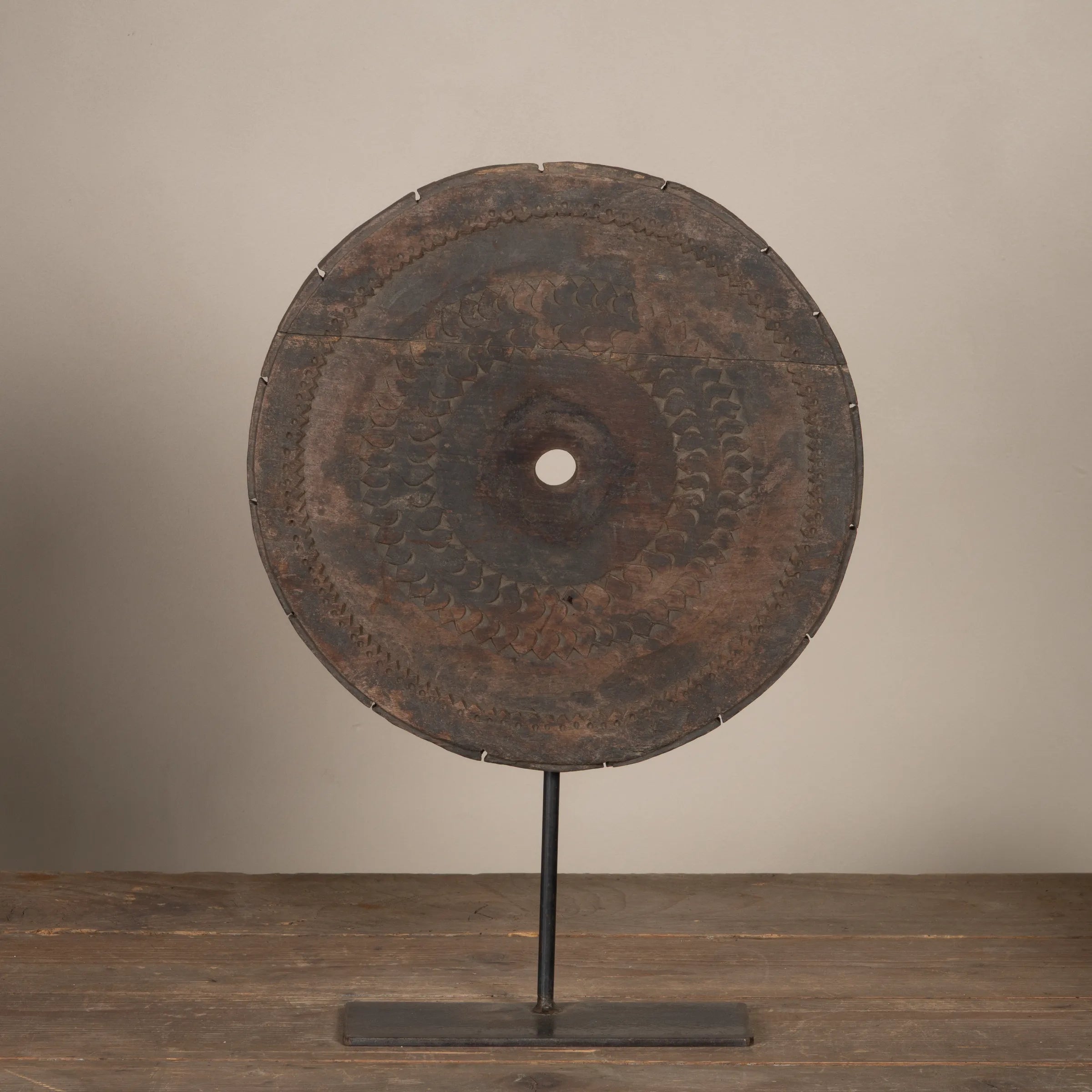 Mandal - Roue en bois indienne sur pied n°3
