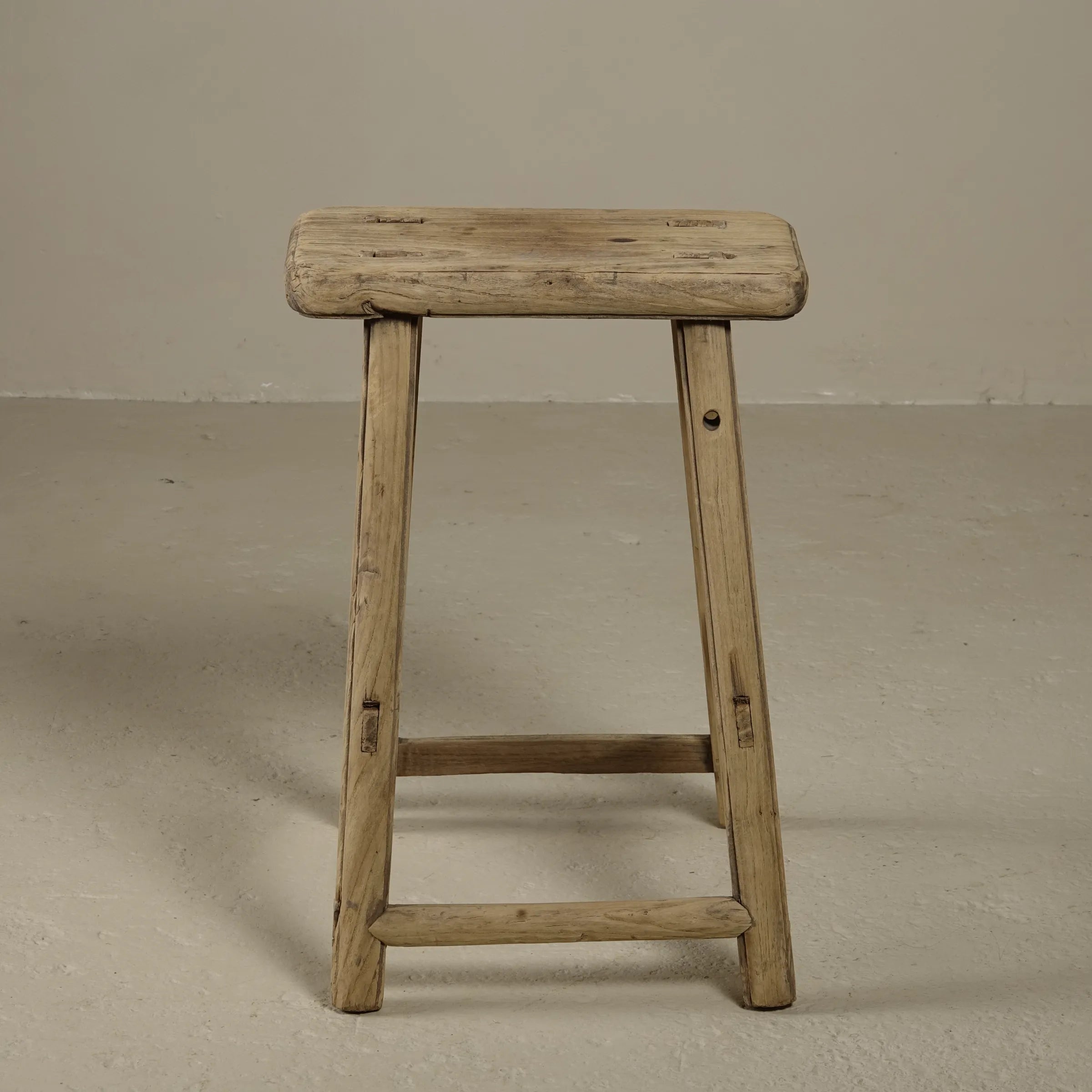 Zao - Ancien tabouret rectangulaire en pin n°3