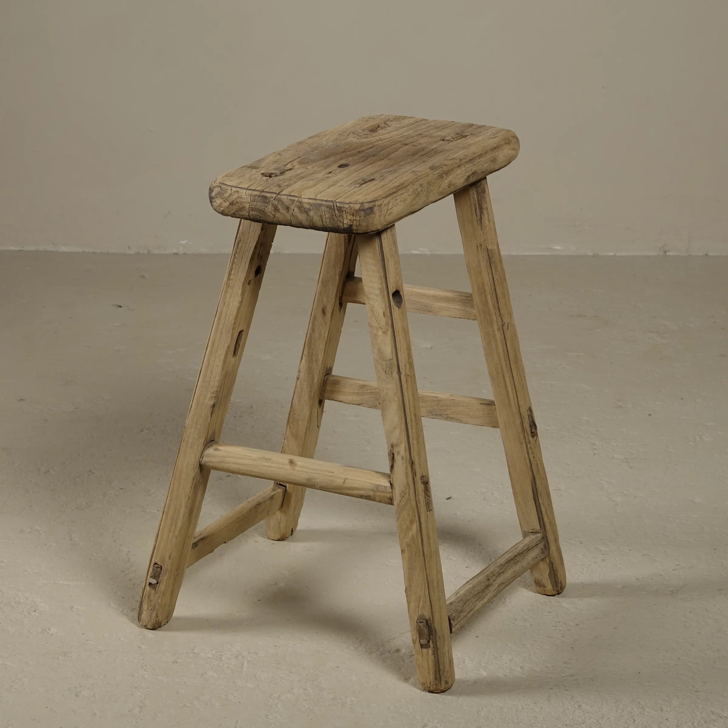 Zao - Ancien tabouret rectangulaire en pin n°3