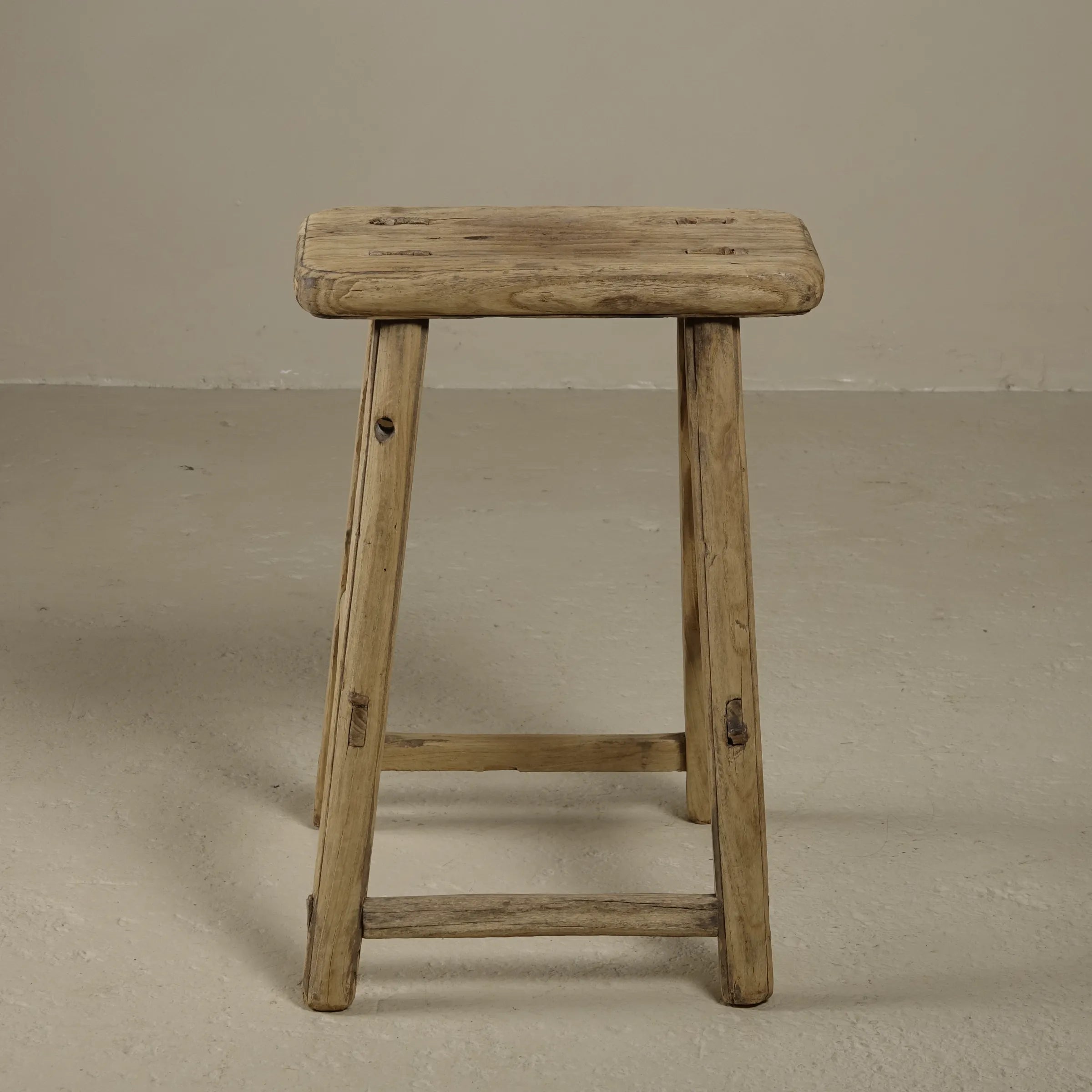 Zao - Ancien tabouret rectangulaire en pin n°3