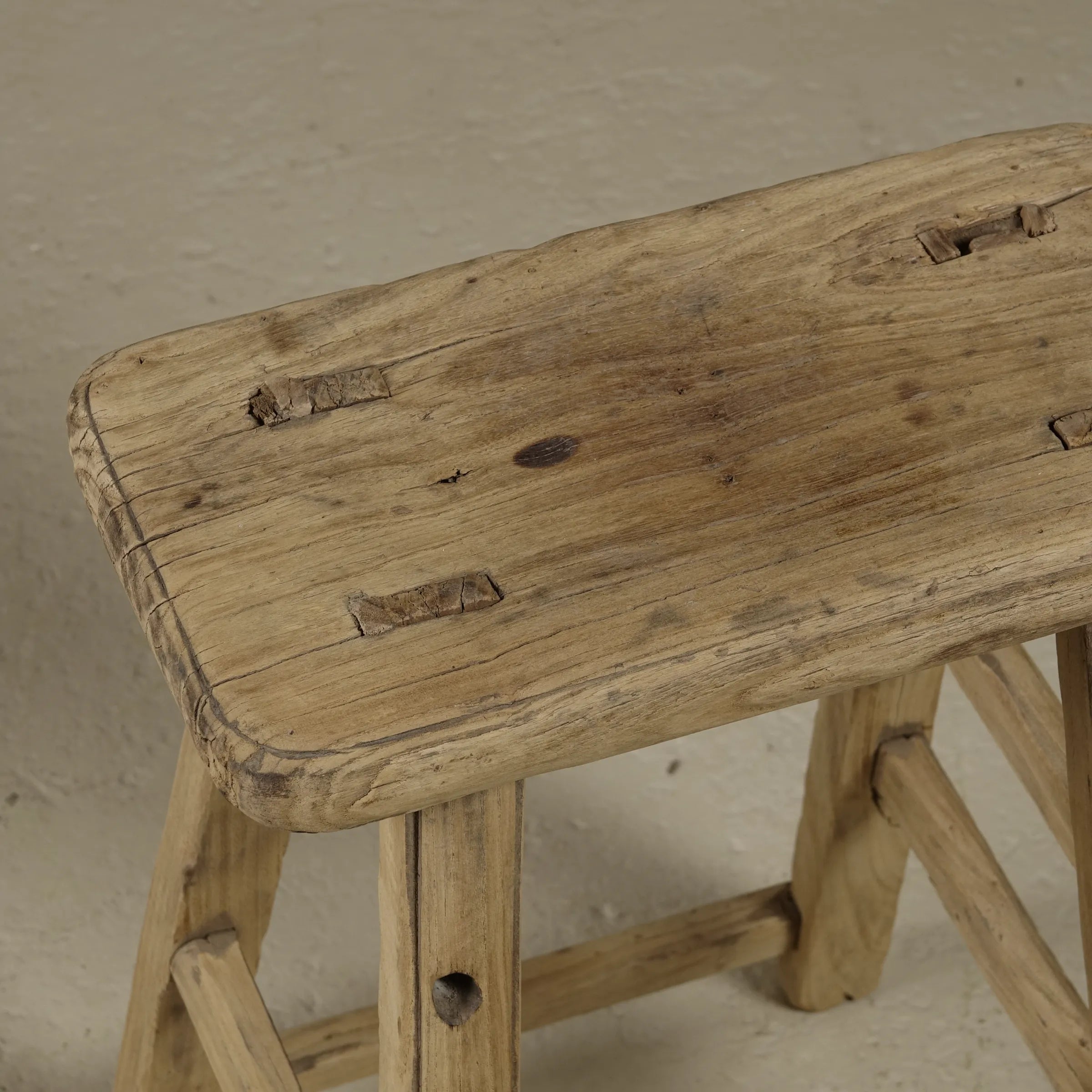 Zao - Ancien tabouret rectangulaire en pin n°3
