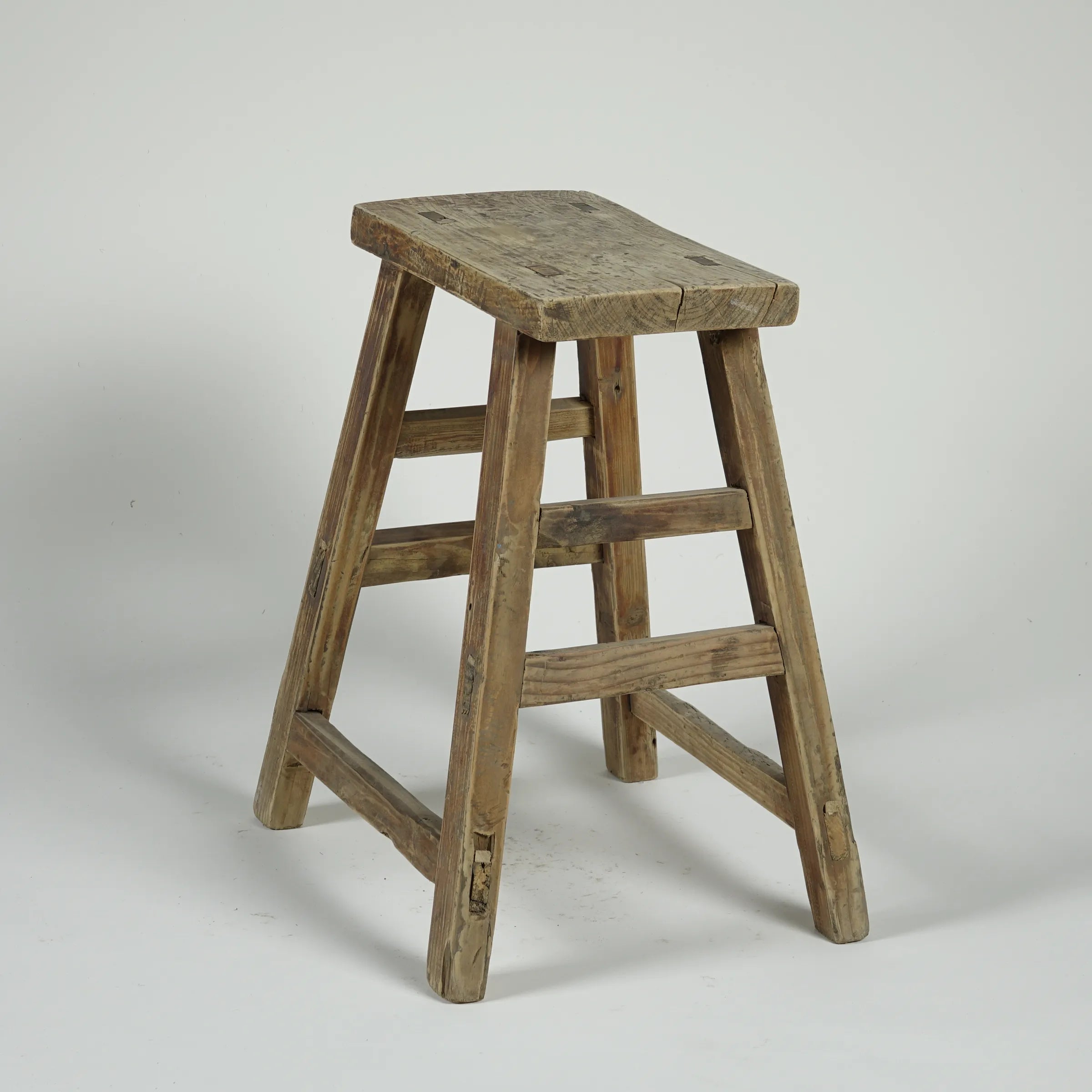 Zao - Tabouret rectangulaire en orme ancien n°6