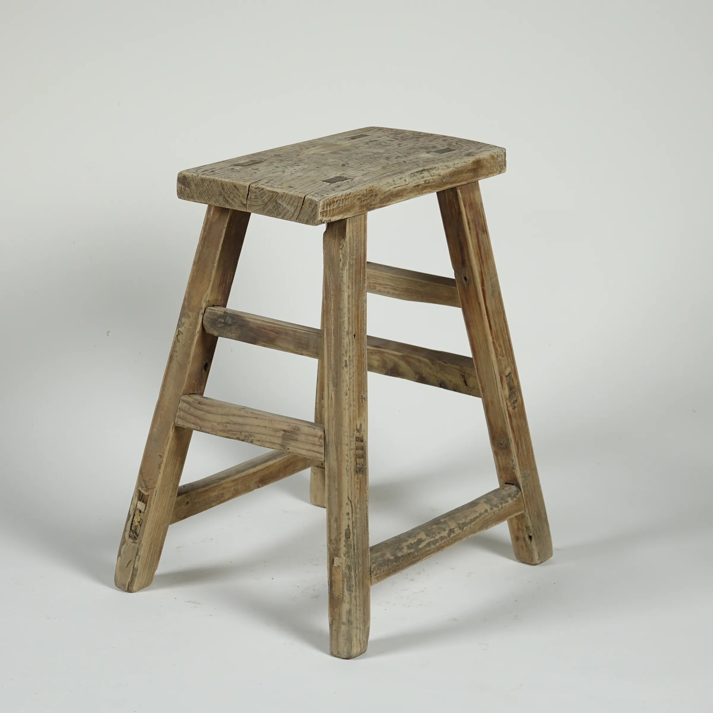 Zao - Tabouret rectangulaire en orme ancien n°6