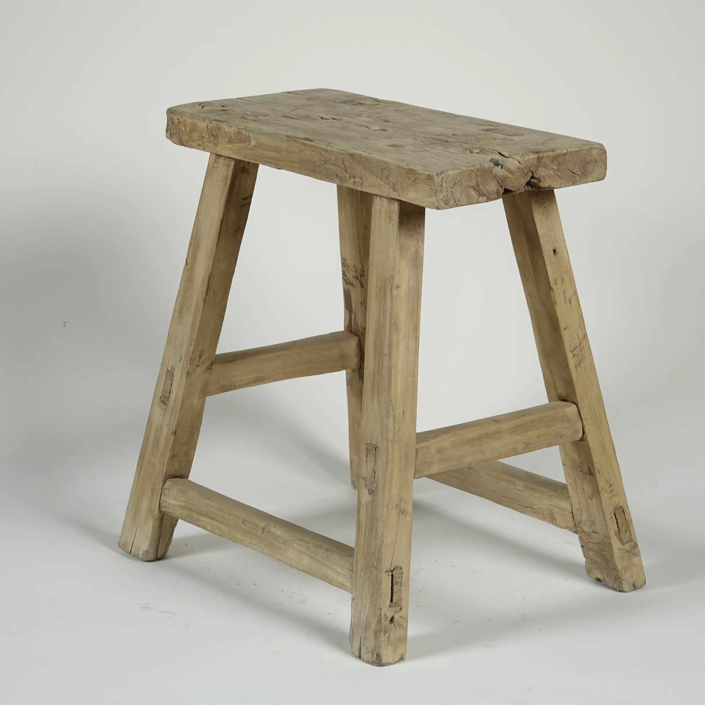 Zao - Tabouret rectangulaire en orme ancien n°7