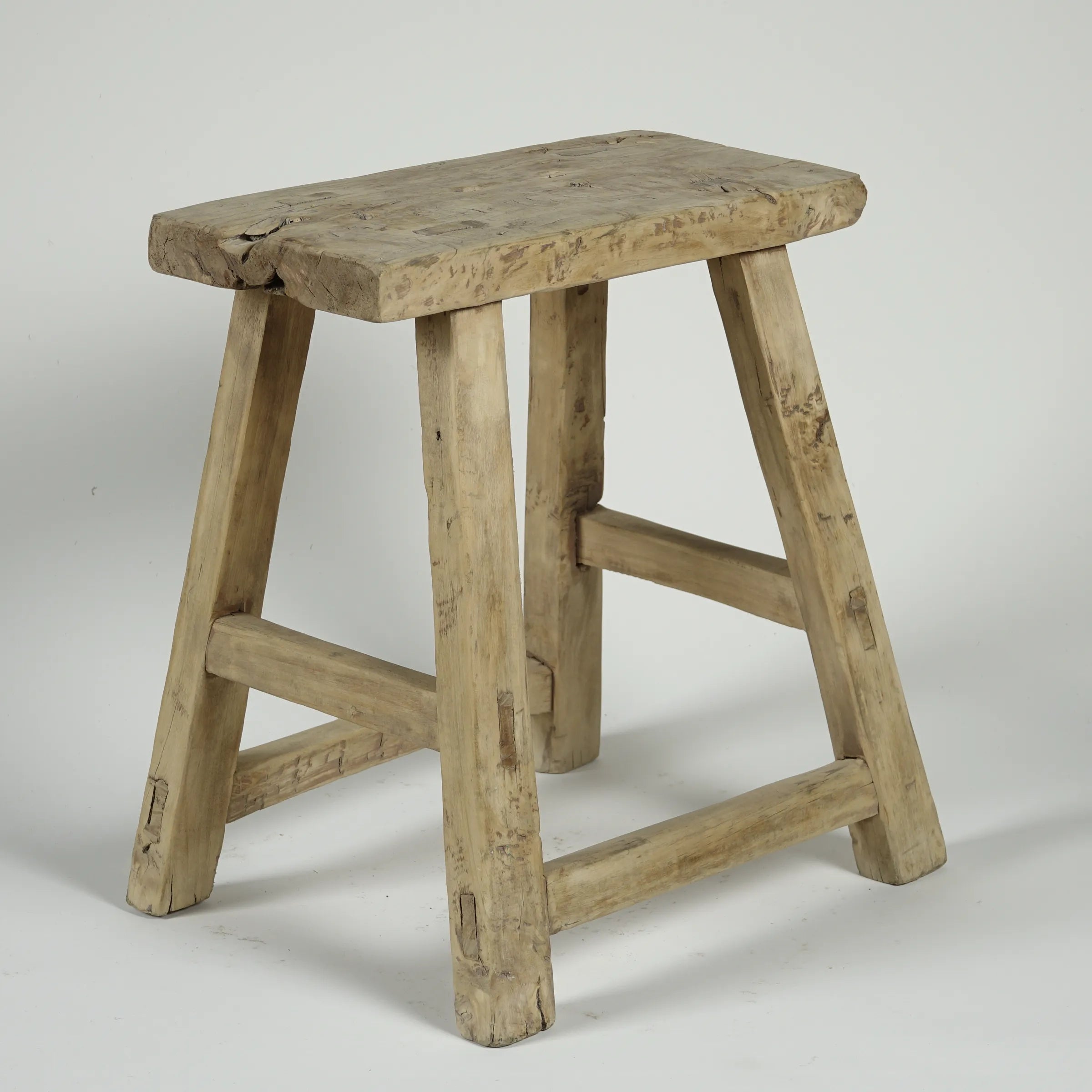 Zao - Tabouret rectangulaire en orme ancien n°7