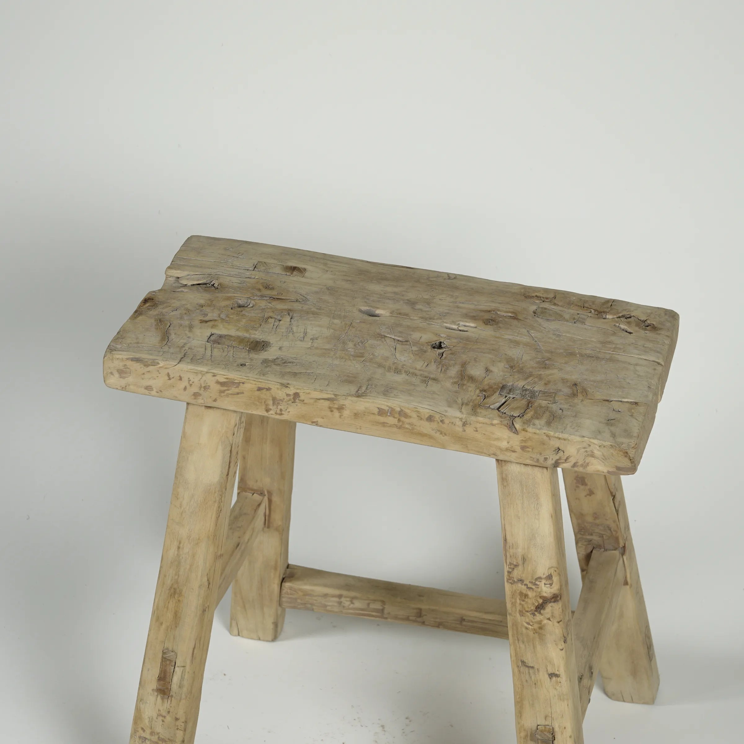 Zao - Tabouret rectangulaire en orme ancien n°7