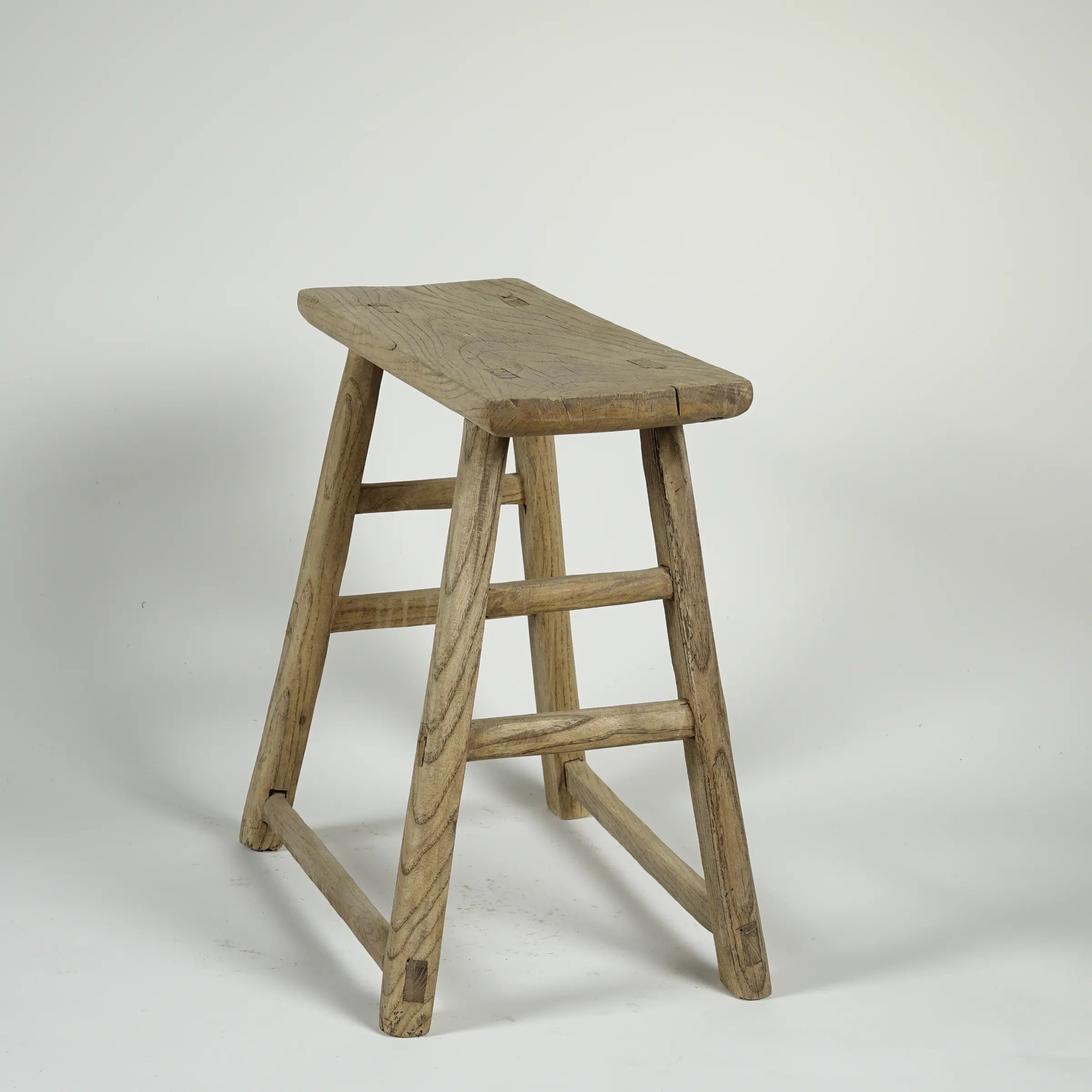 Zao - Tabouret rectangulaire en orme ancien n°9