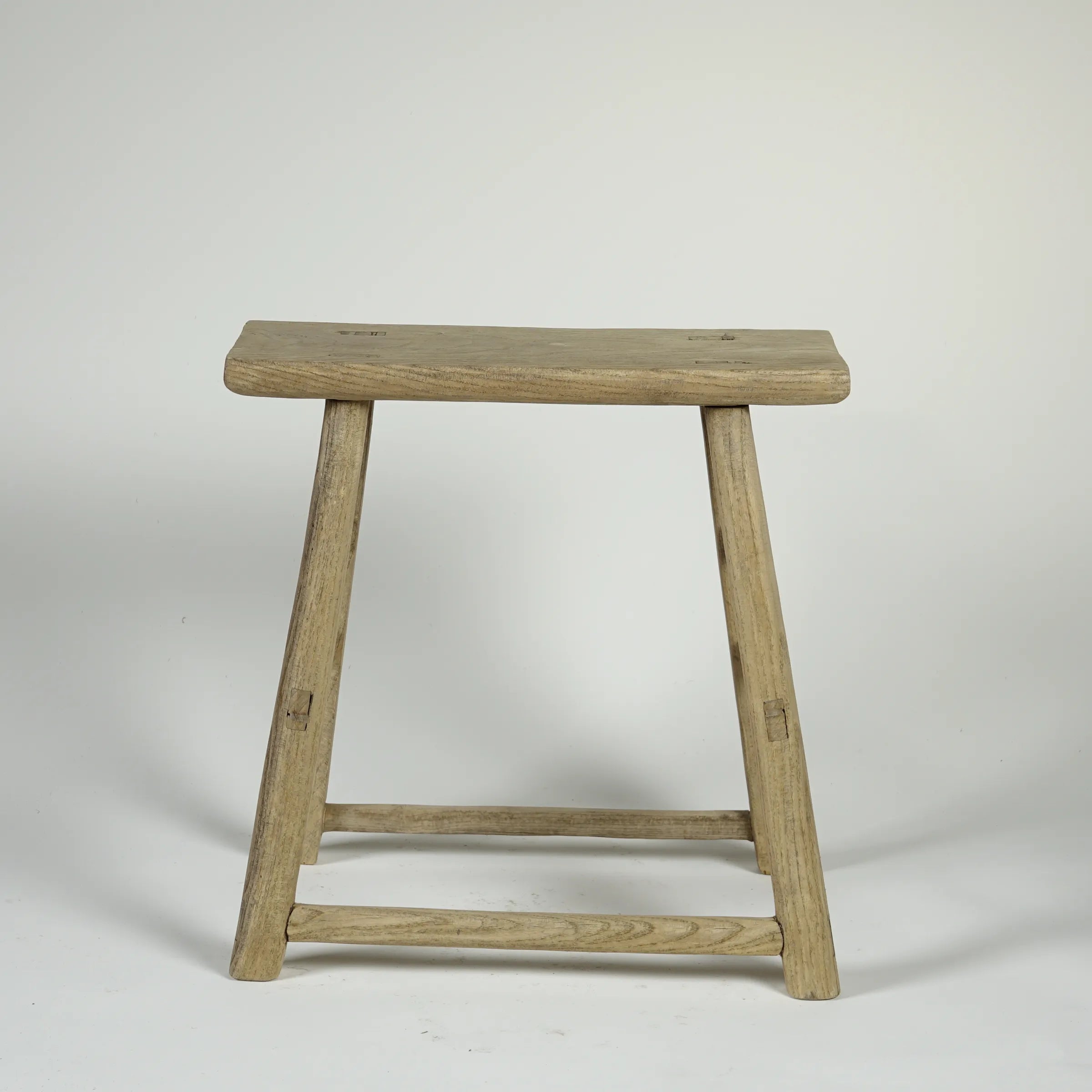 Zao - Tabouret rectangulaire en orme ancien n°9