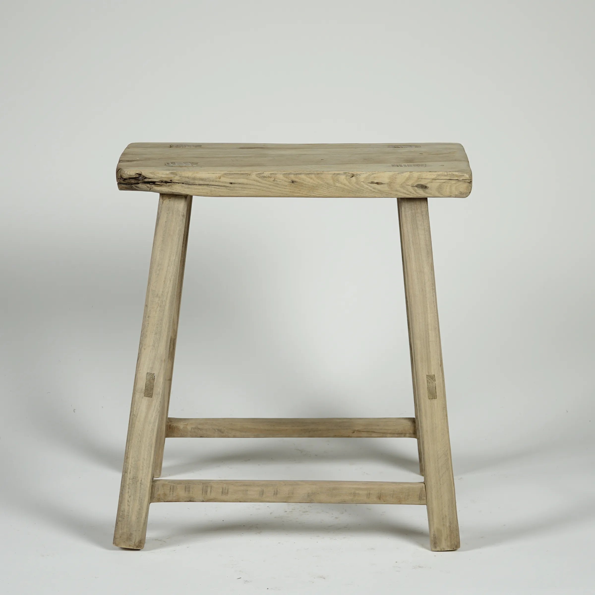 Zao - Tabouret rectangulaire en orme ancien n°11