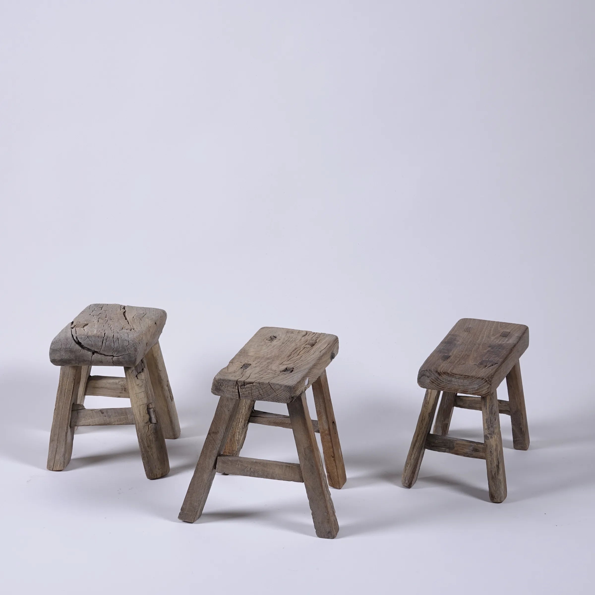 Nuo - Tabouret miniature en orme ancien