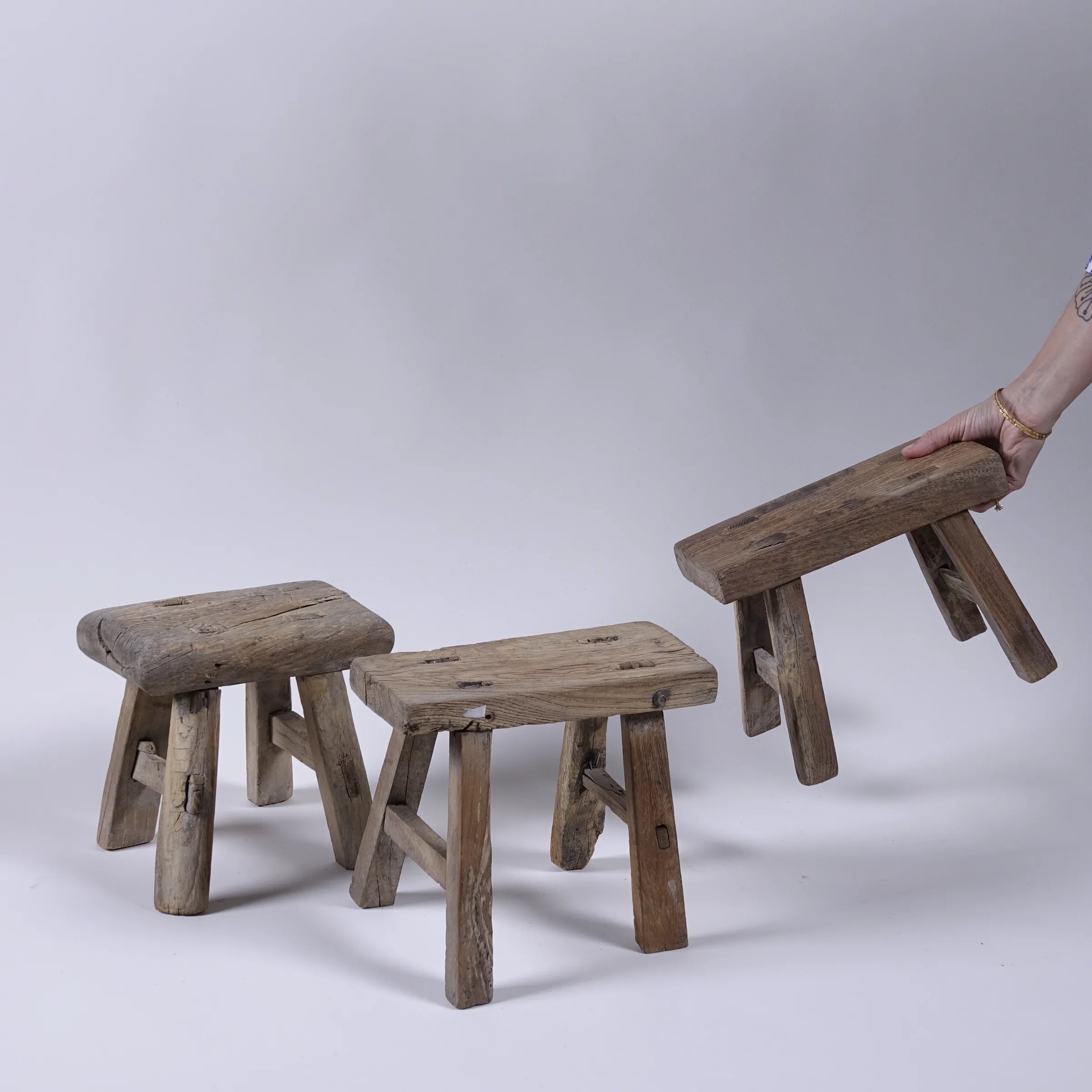 Nuo - Tabouret miniature en orme ancien