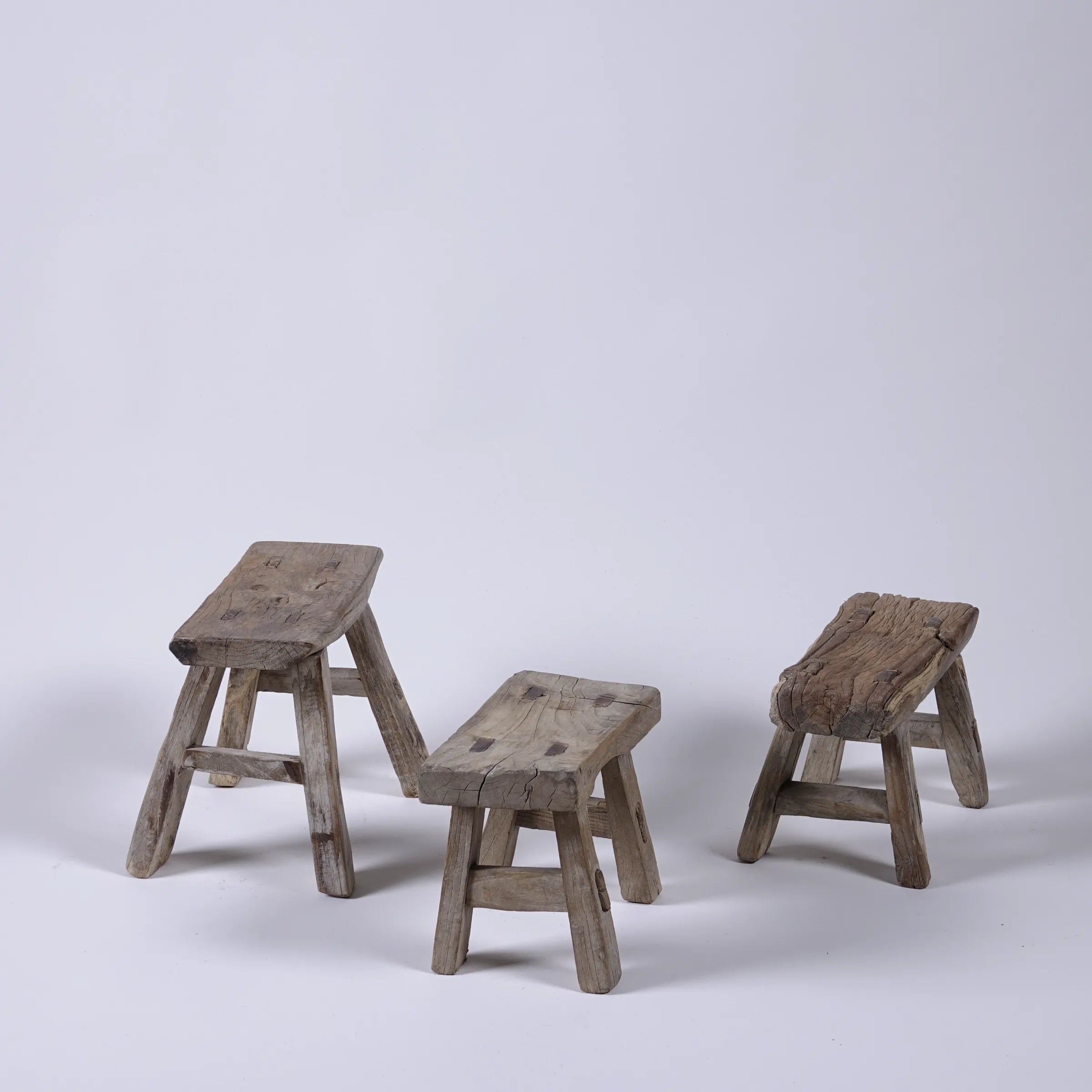 Nuo - Tabouret miniature en orme ancien