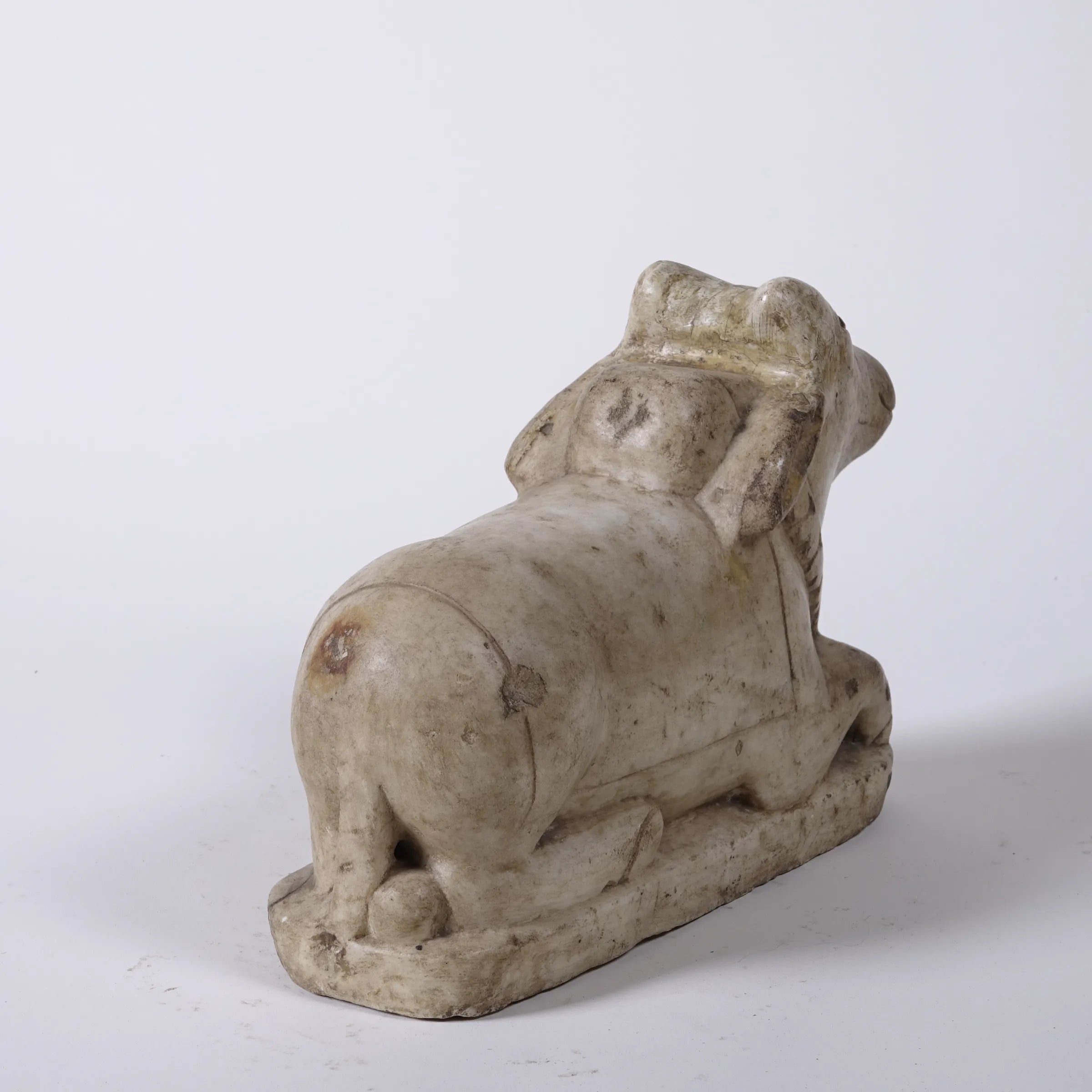 Nandi - Ancienne sculpture de Nandi en marbre blanc