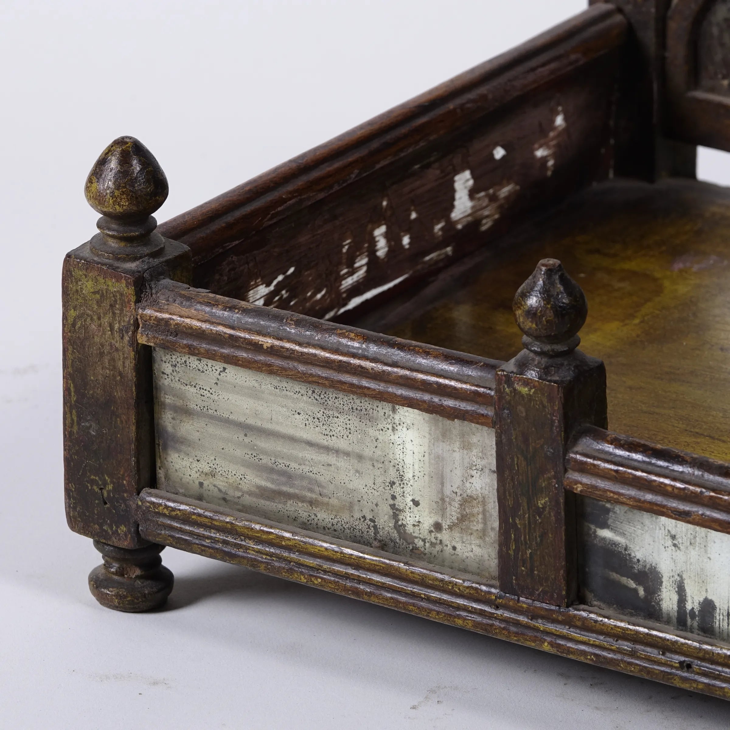 Kalasa - Autel indien en bois et miroirs n°10