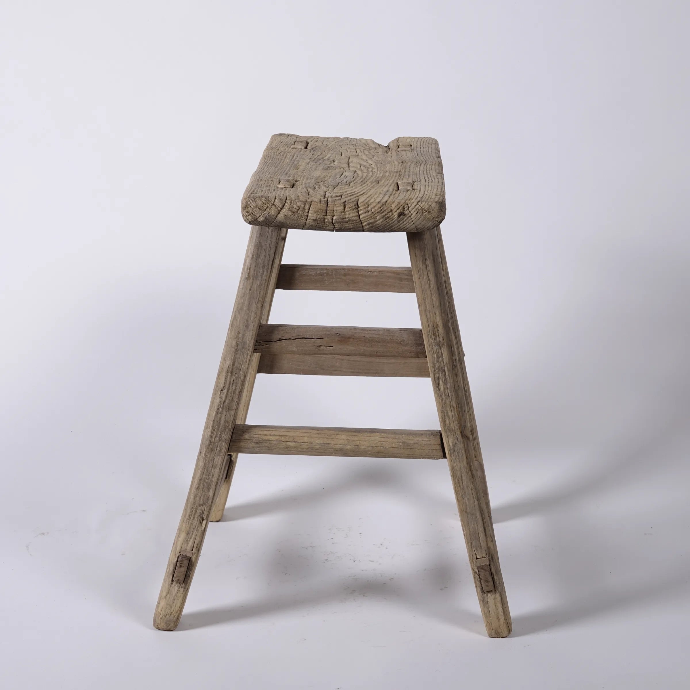 Zao - Tabouret rectangulaire en orme ancien n°2