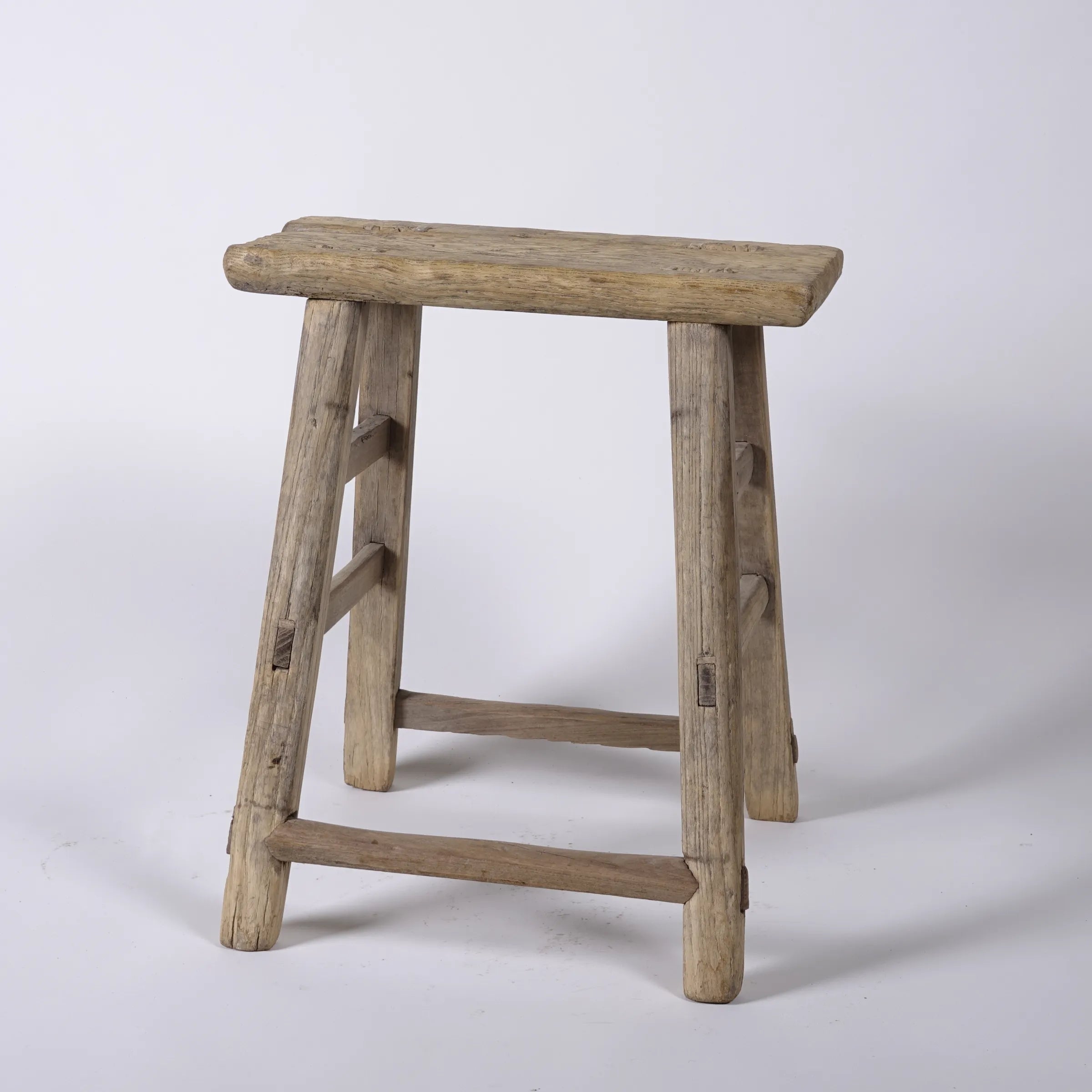 Zao - Tabouret rectangulaire en orme ancien n°2