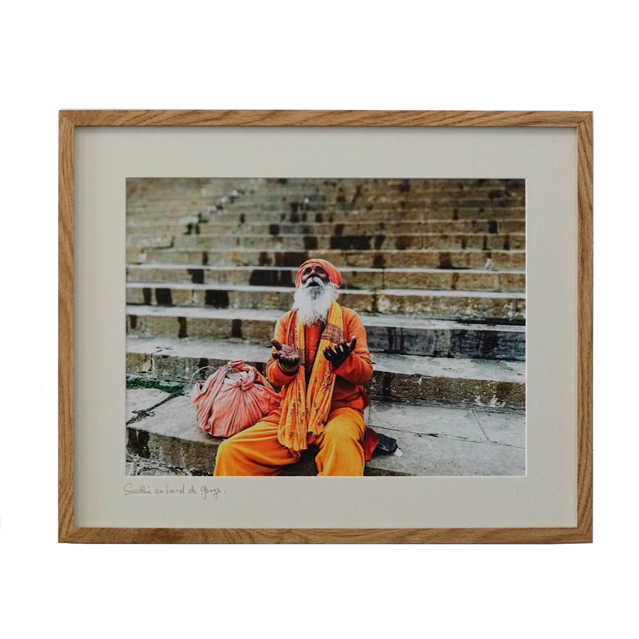 Le Sâdhu mains vers le ciel, Varanasi - Photographie encadrée