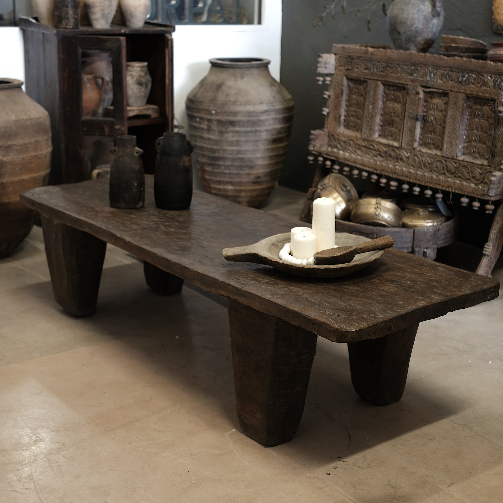 Authentique table Naga ancienne n°38