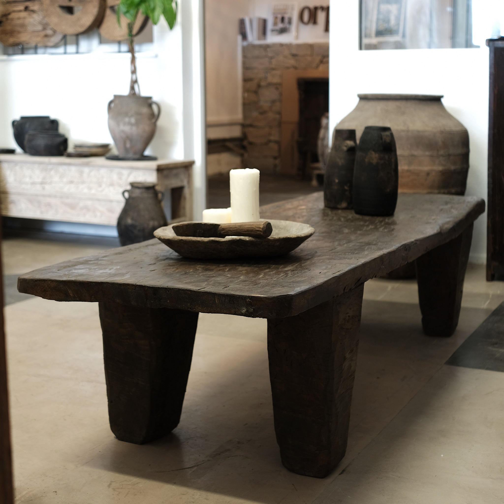 Authentique table Naga ancienne n°38