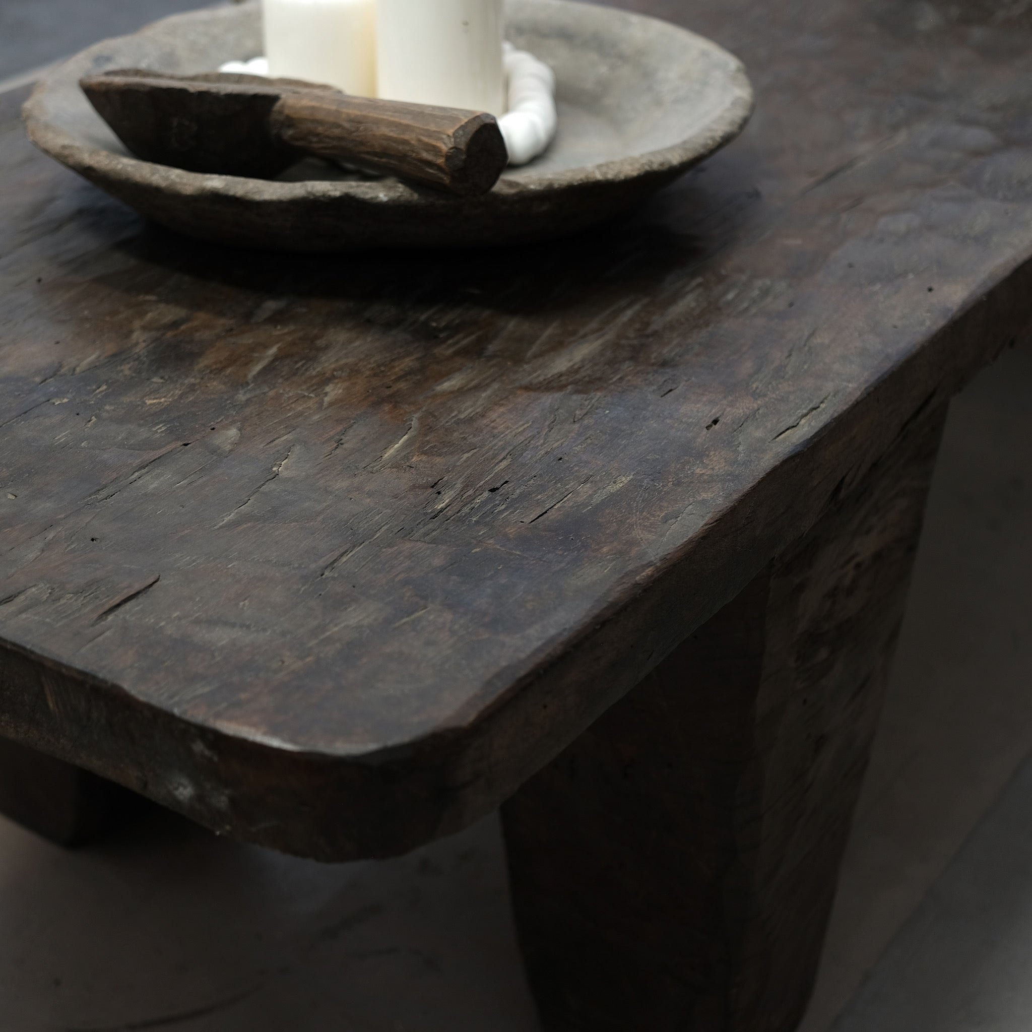 Authentique table Naga ancienne n°38