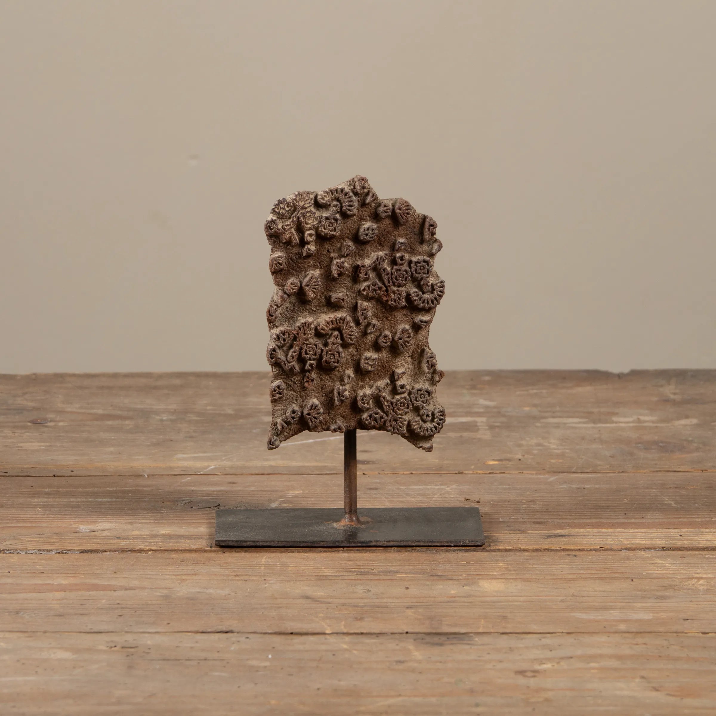 Lakdi - Ancien tampon de blockprint sur pied n°33
