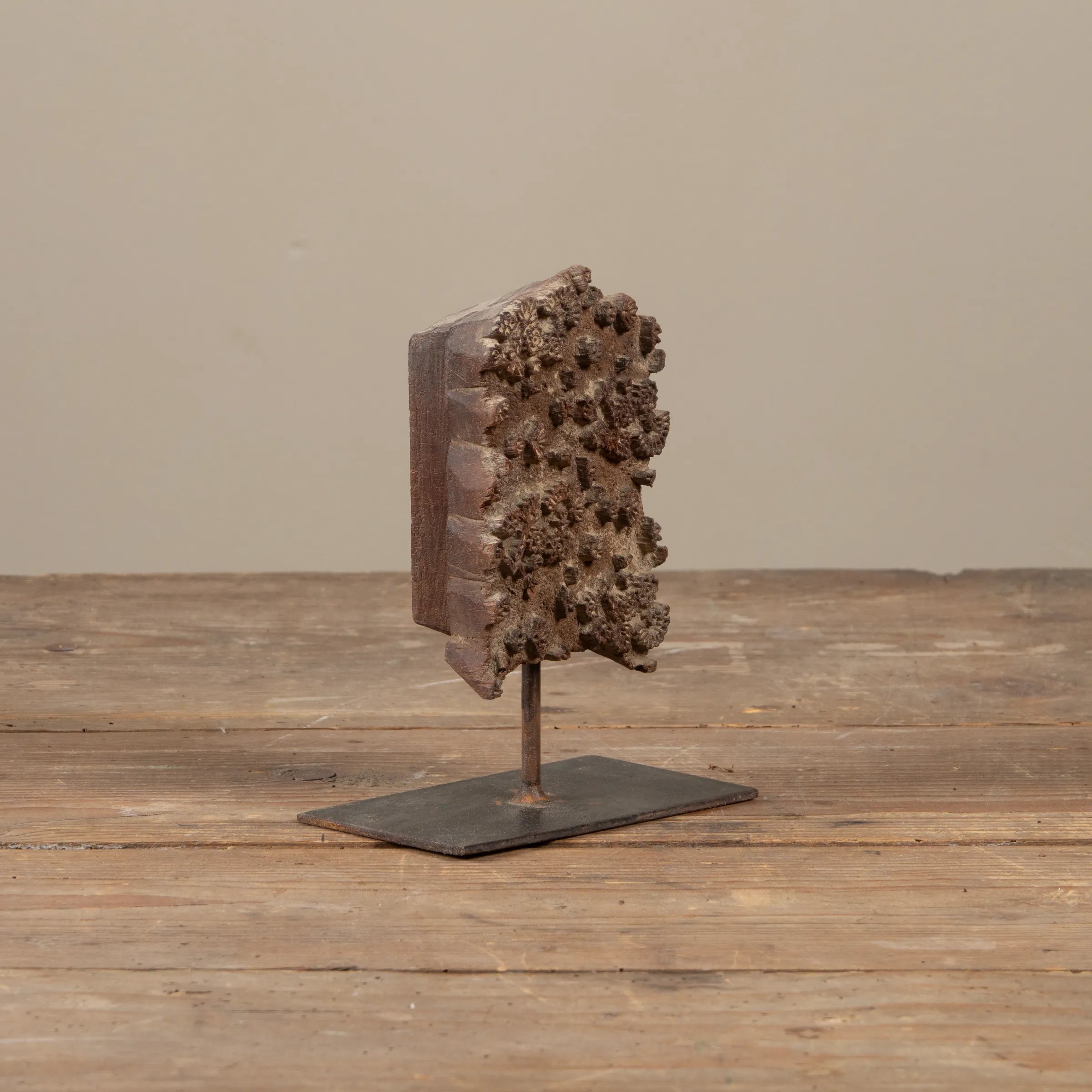 Lakdi - Ancien tampon de blockprint sur pied n°33
