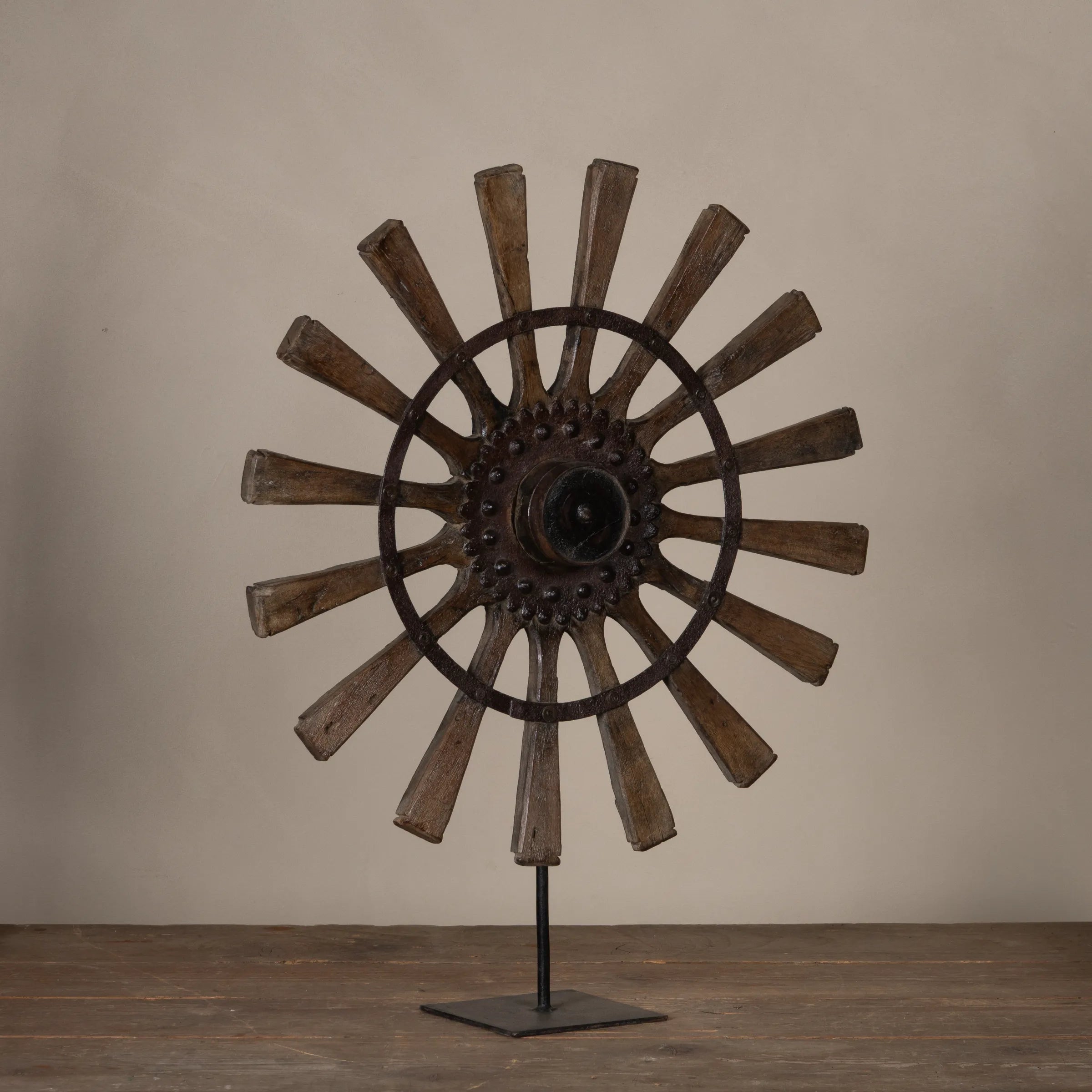 Charkha - Roue en bois sur pied n°2