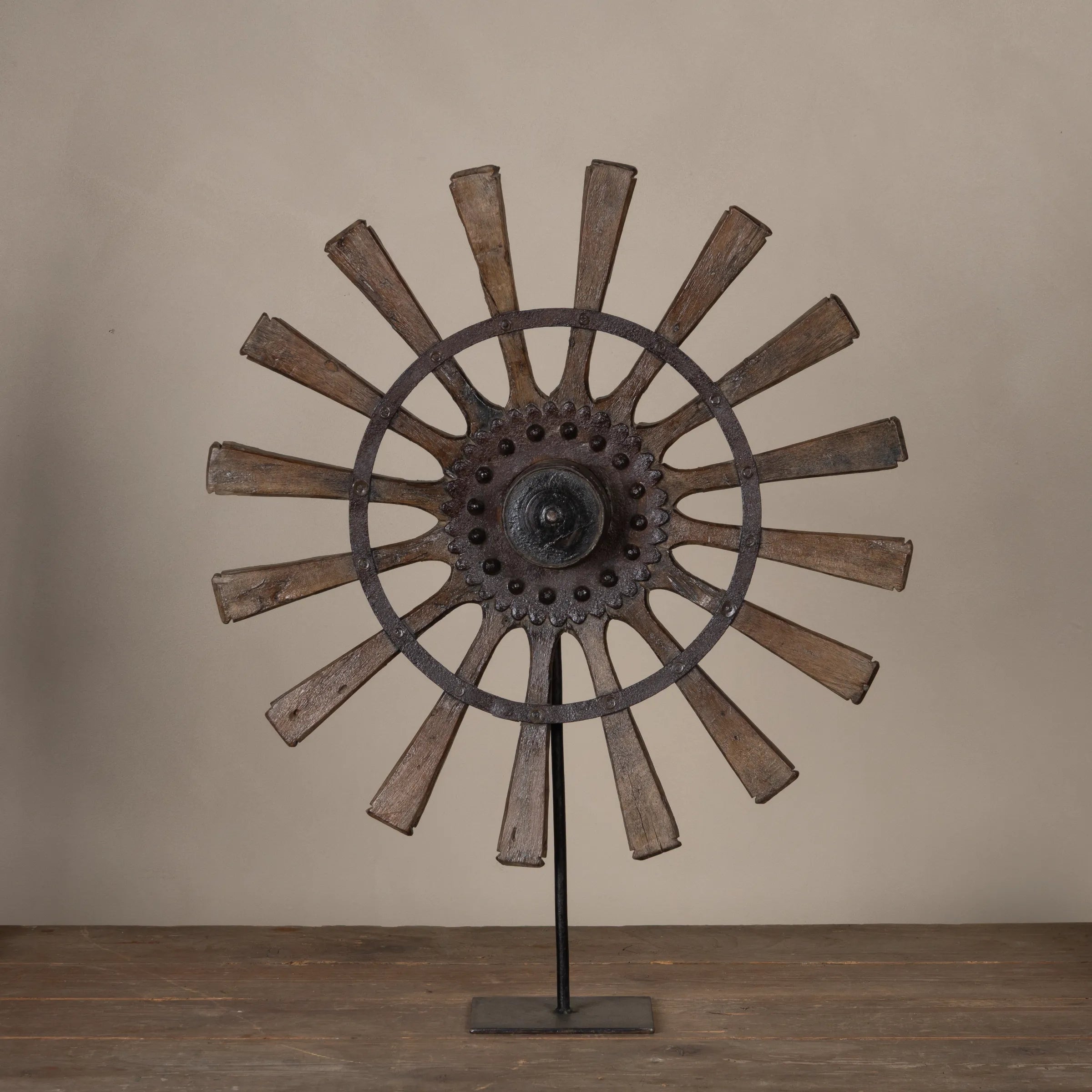 Charkha - Roue en bois sur pied n°2