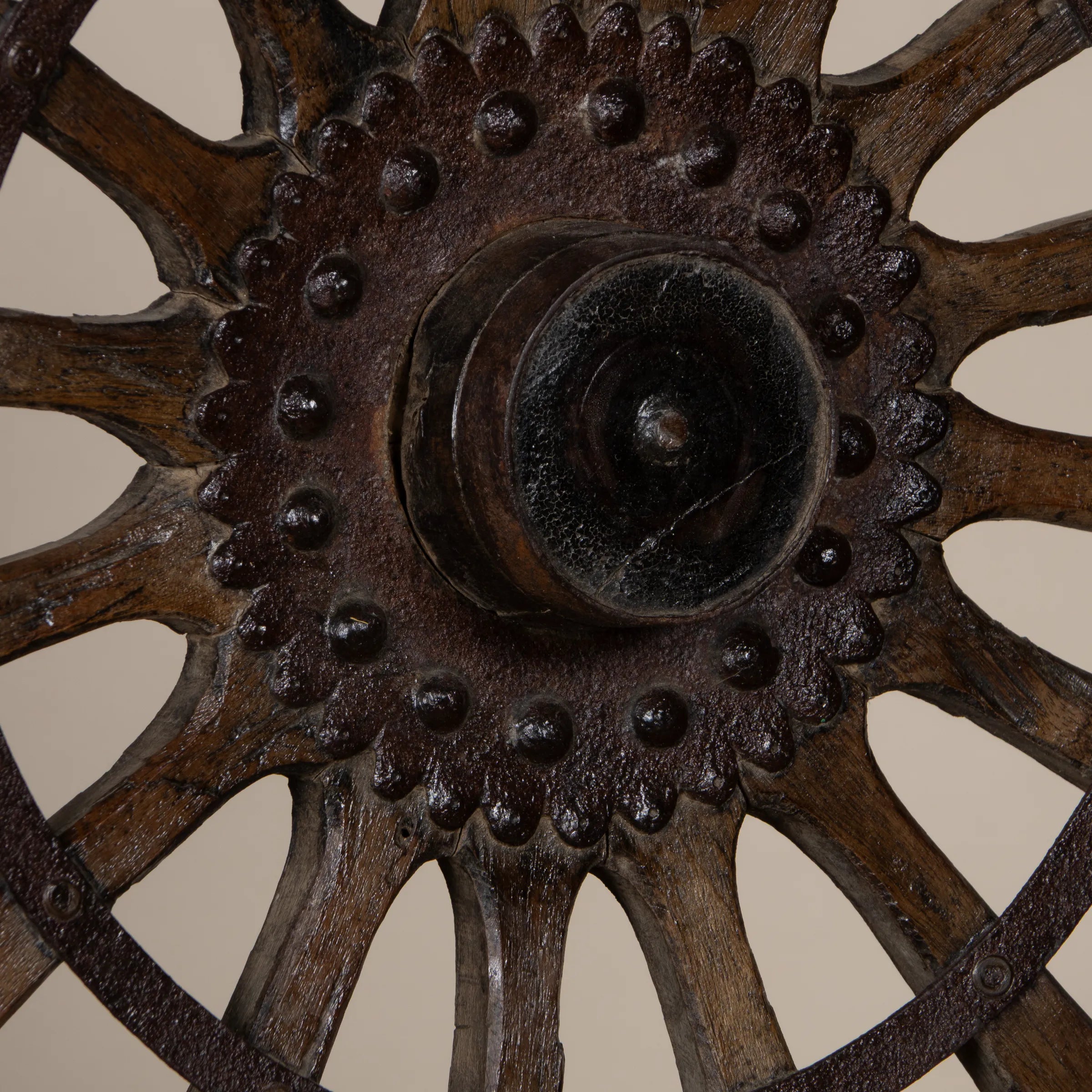 Charkha - Roue en bois sur pied n°2