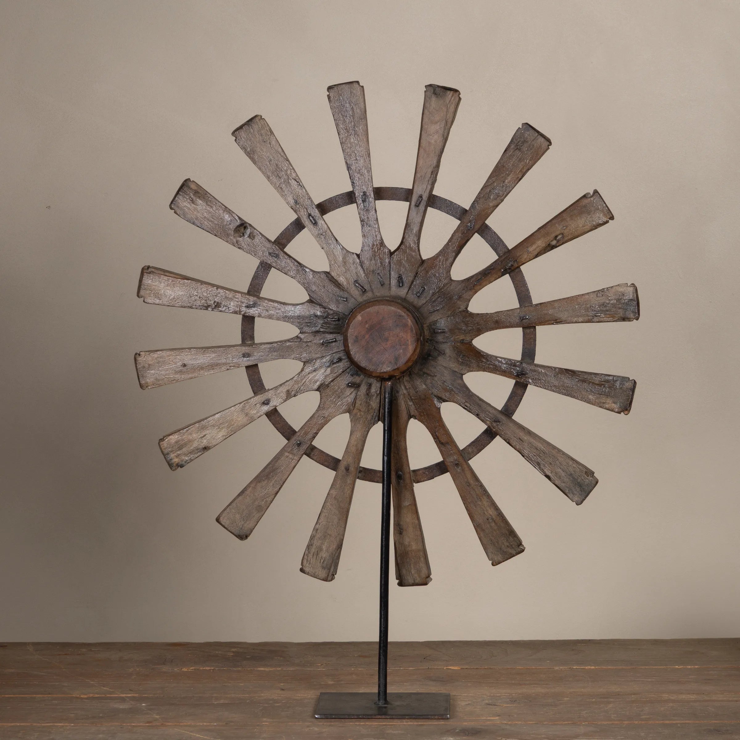 Charkha - Roue en bois sur pied n°2