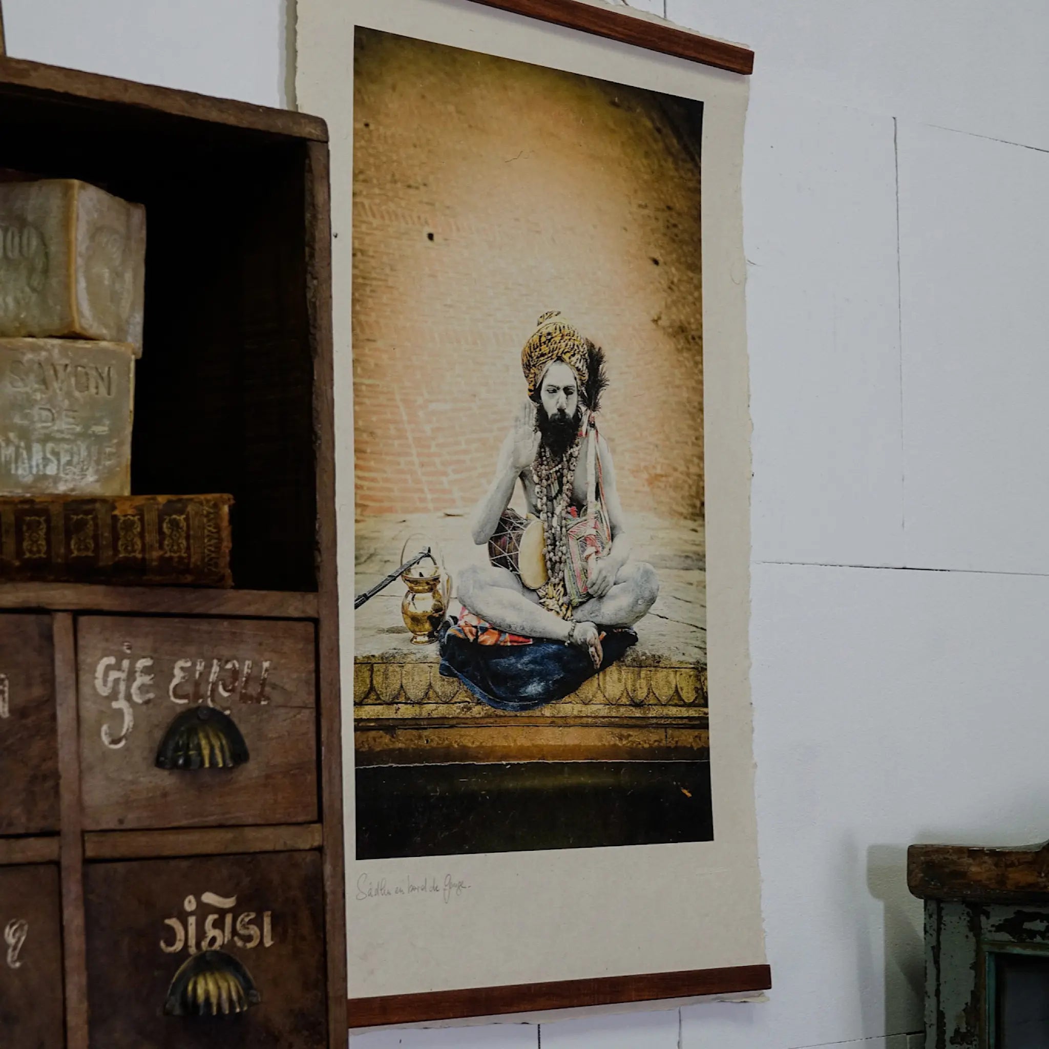 Sâdhu en bord de Gange, Varanasi - Kakémono