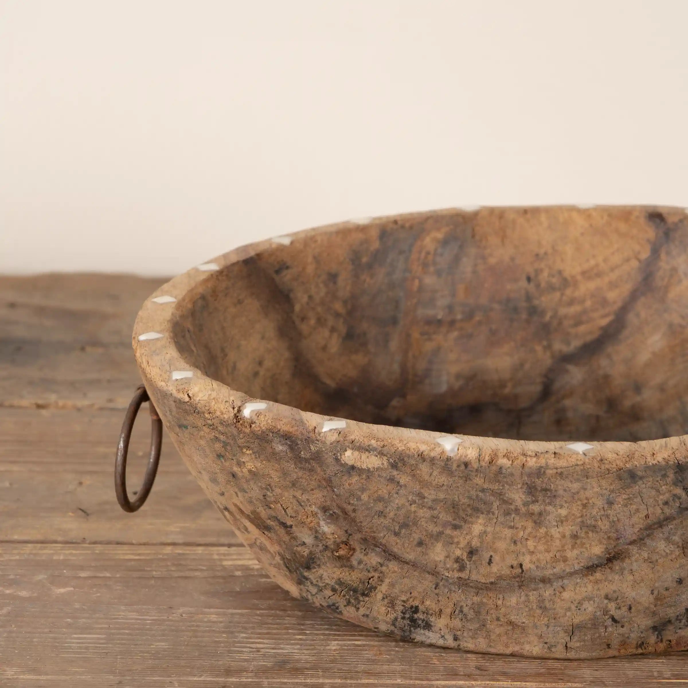 Ajawa - Corbeille en bois ancien et incrustations en os n°6