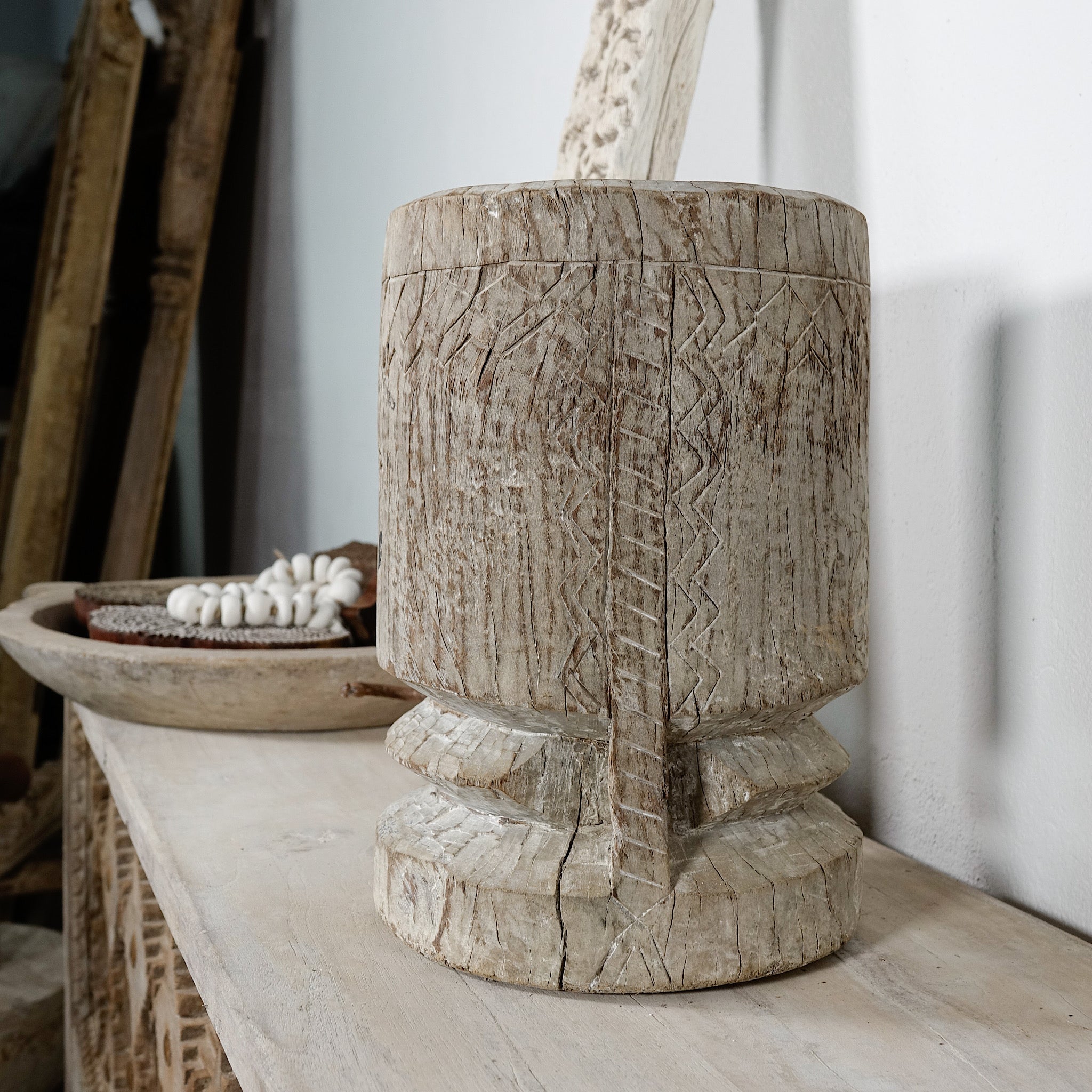 Okhli n°5 - Ancien mortier sculpté en bois