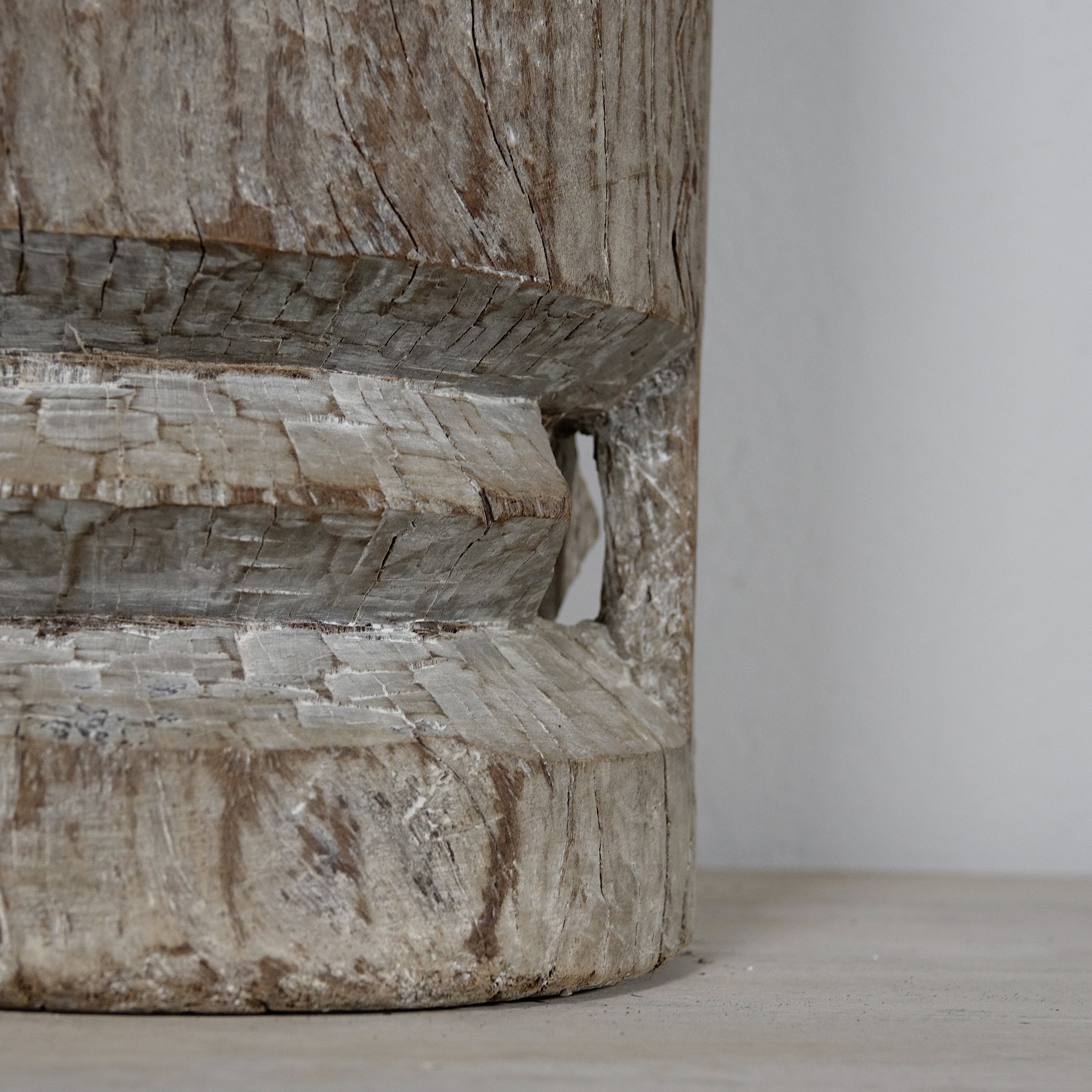 Okhli n°5 - Ancien mortier sculpté en bois