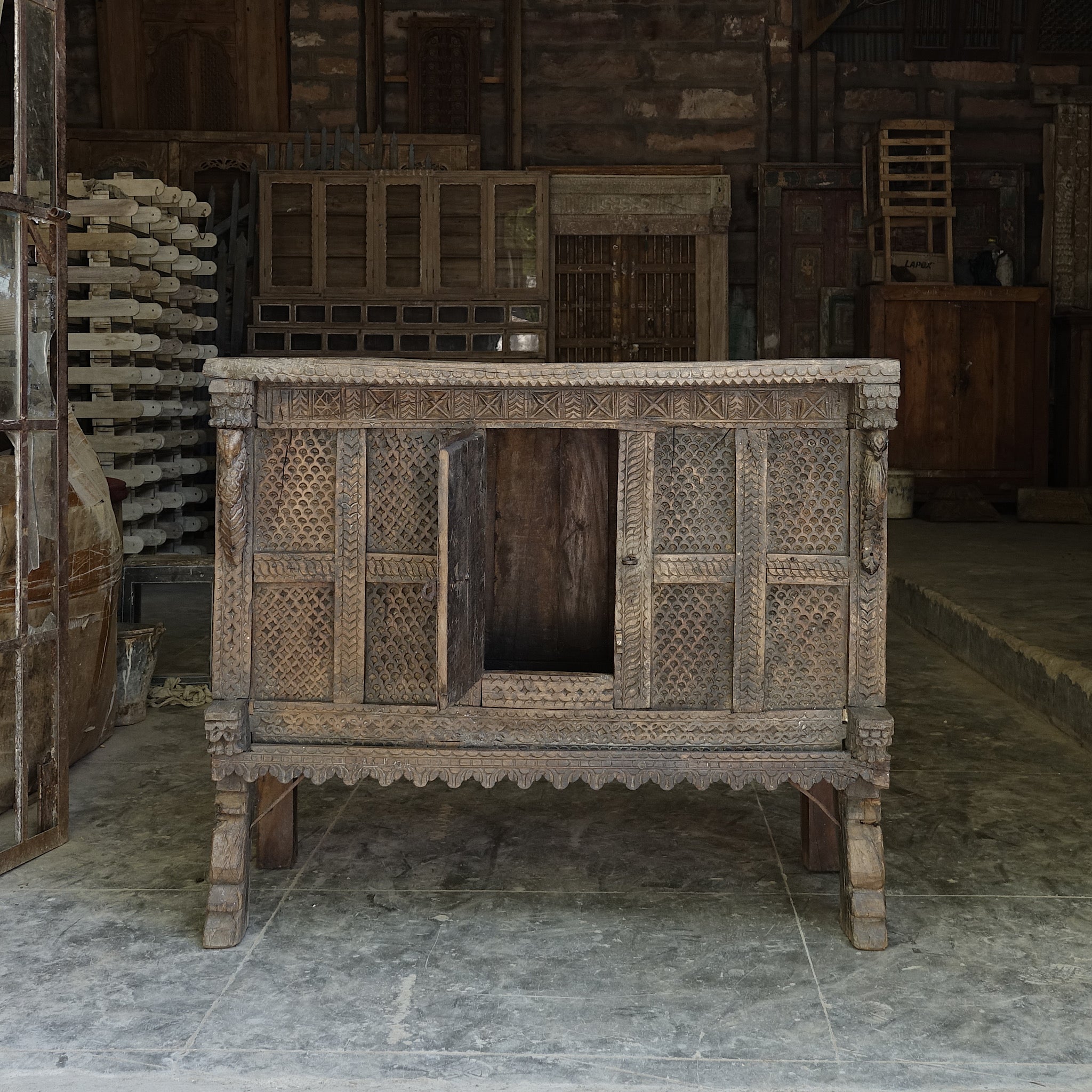 Damchiya ancien - Meuble indien sculpté n°34