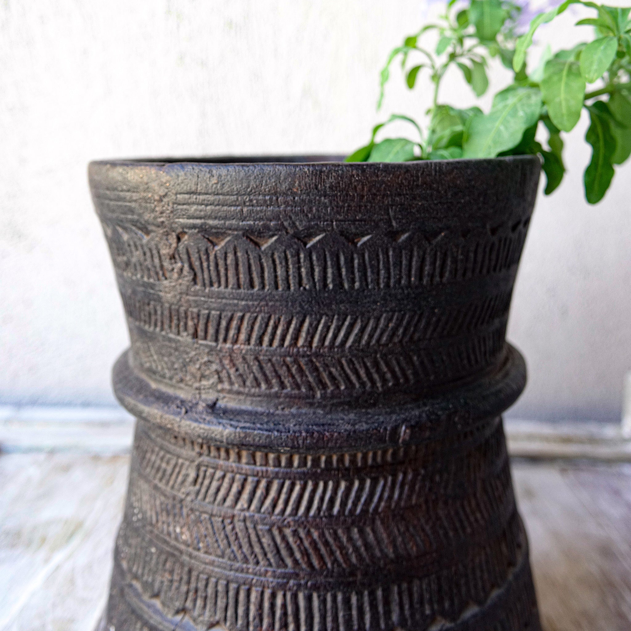 Chokha - Pot gravé en bois n°1