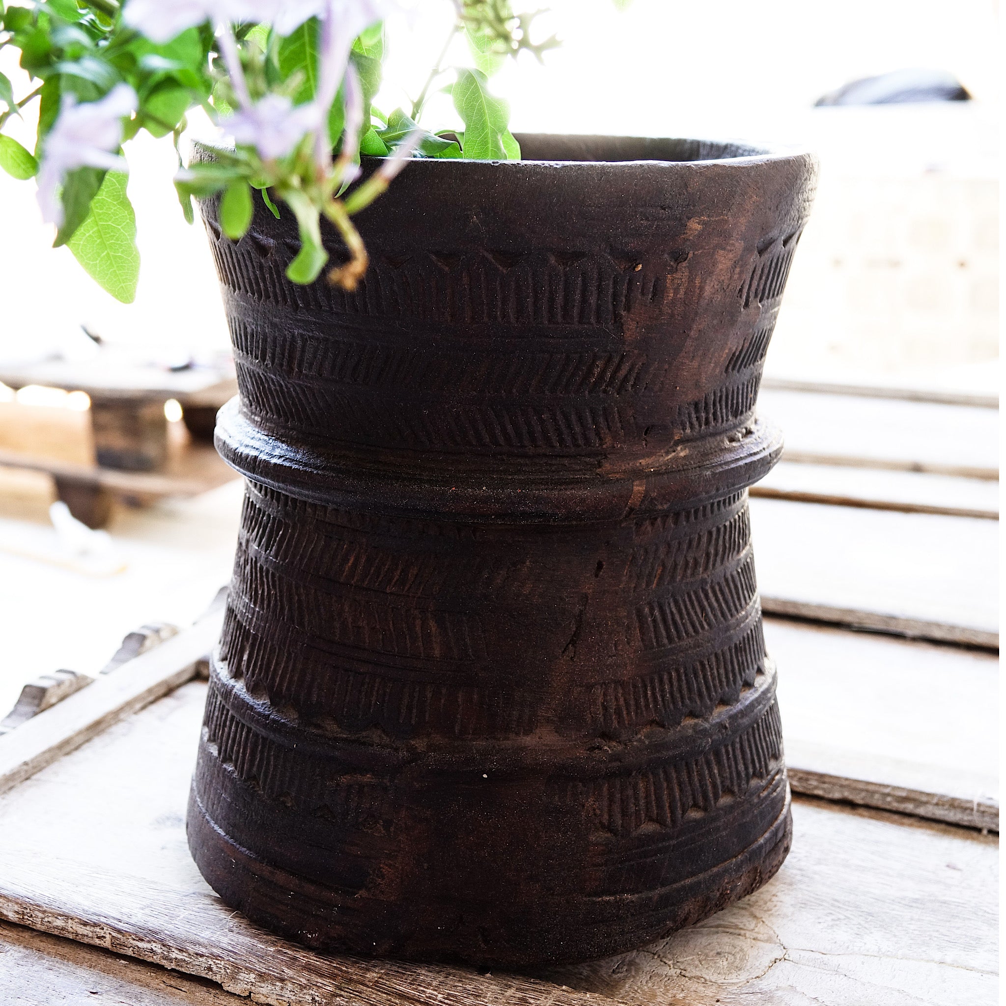 Chokha - Pot gravé en bois n°1