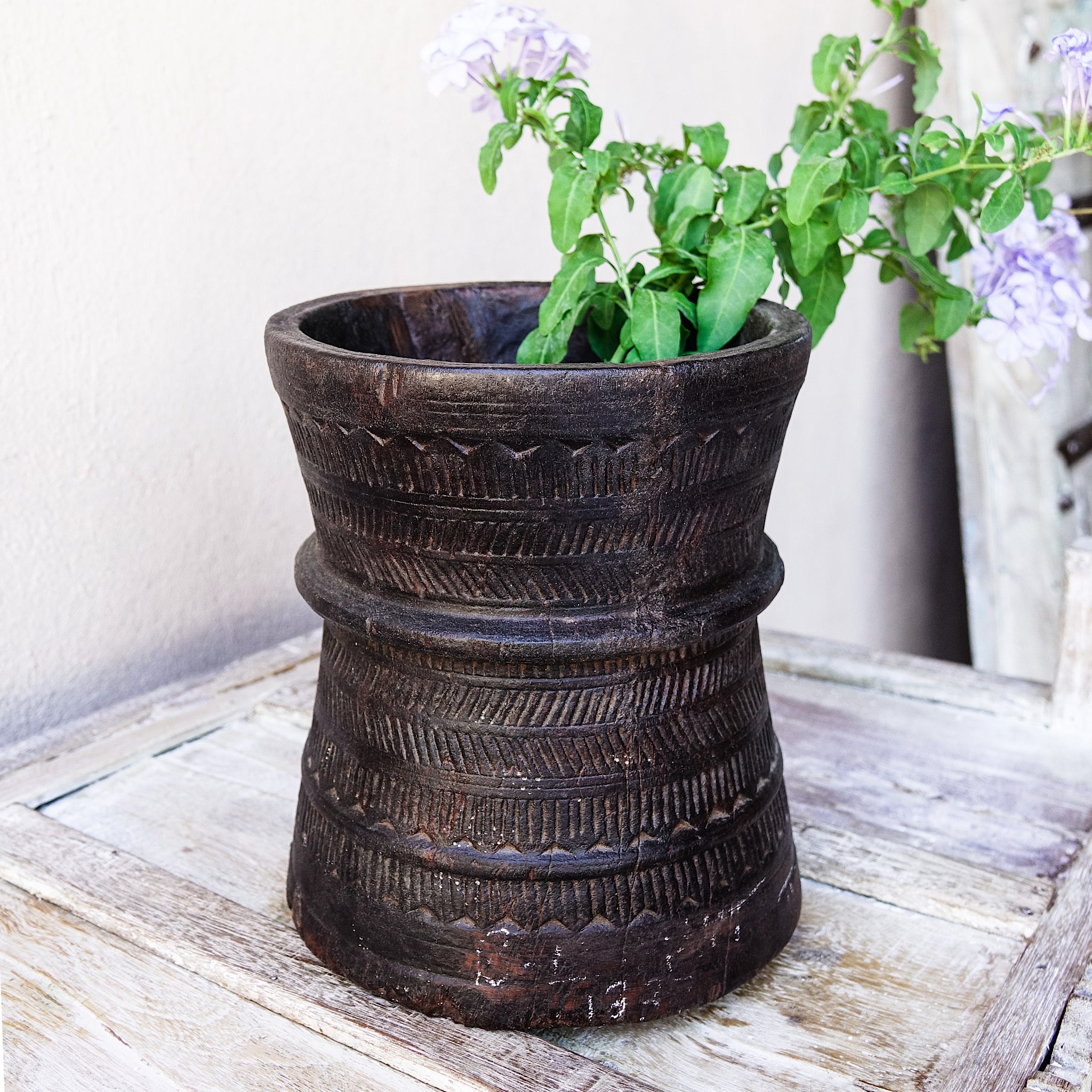 Chokha - Pot gravé en bois n°1