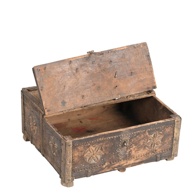 Peti - Wooden dowry chest n ° 14