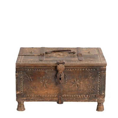 Peti - Wooden dowry chest n ° 16