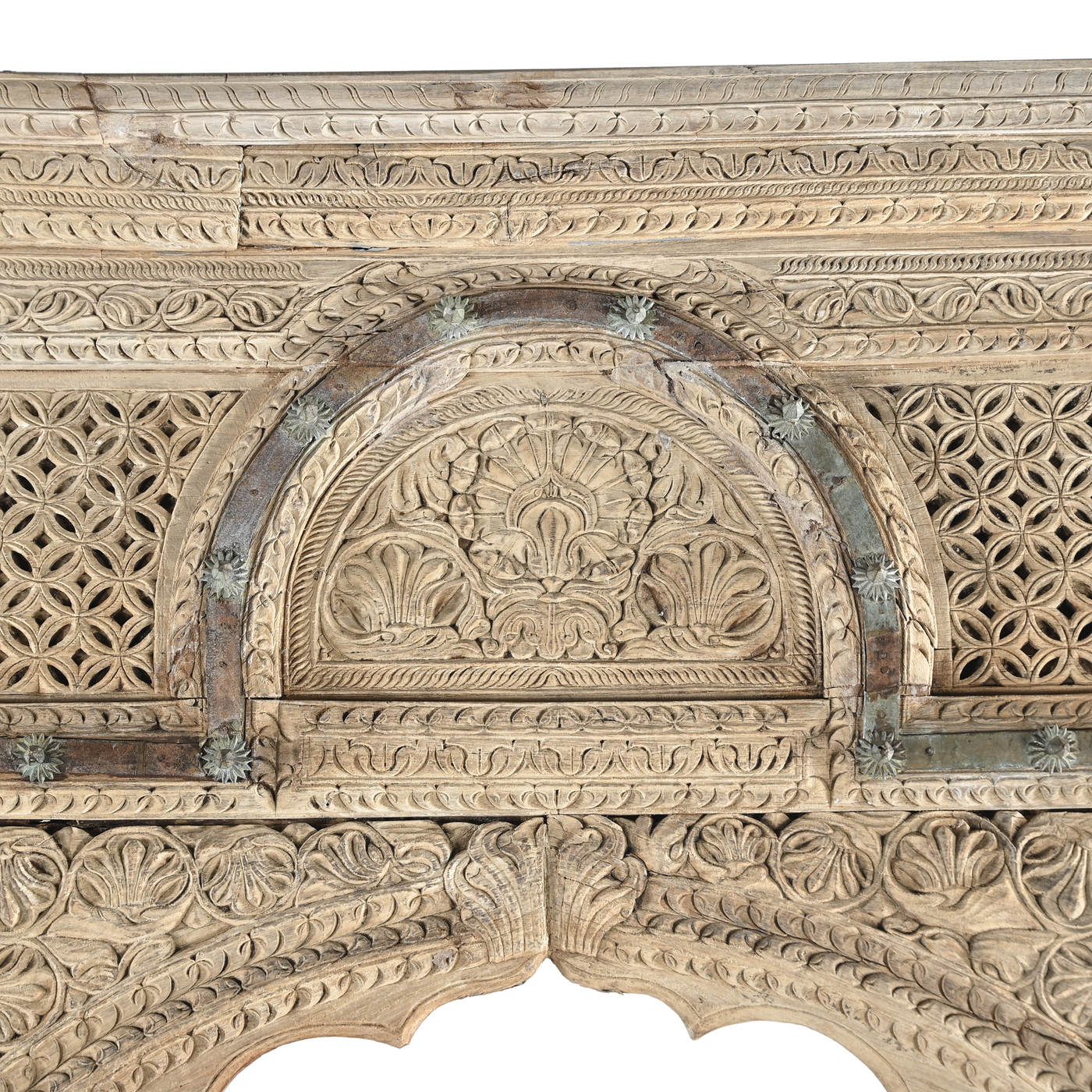 Nimbera - Old carved wooden arch n°2