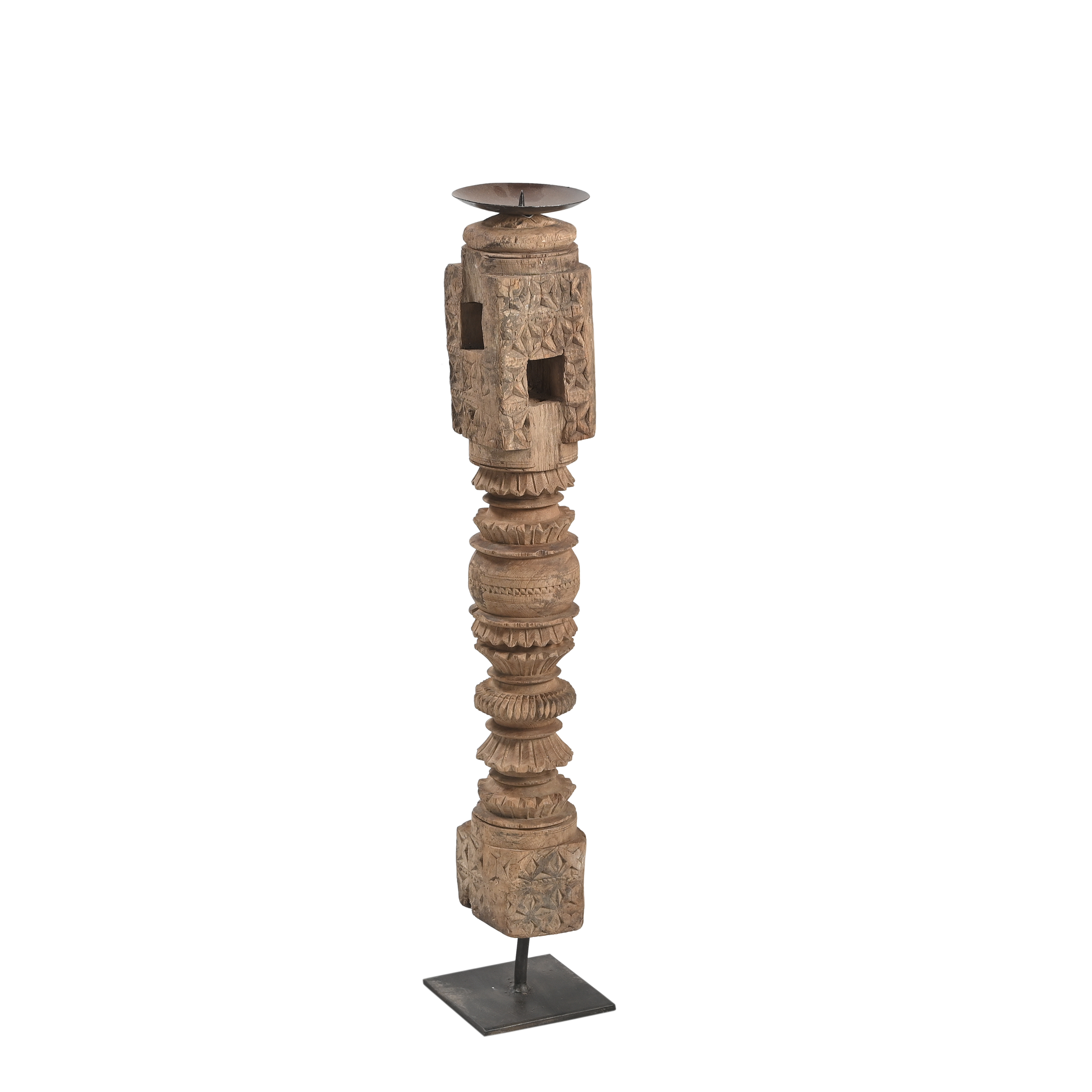 Rajvansh - Bougeoir en bois clair sculpté n°1