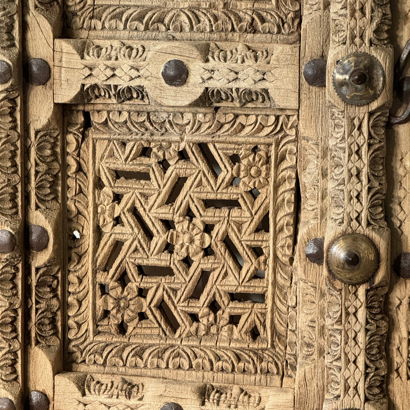 Khara - Carved Indian door n°2