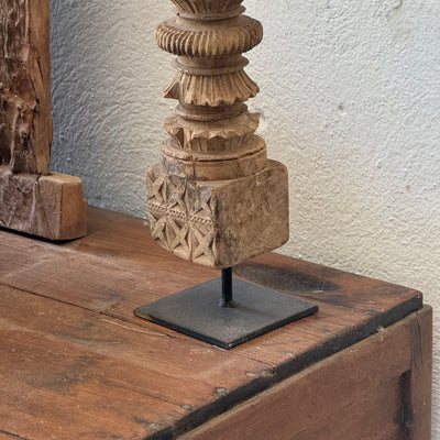 Raas - Carved light wood candle holder n°35